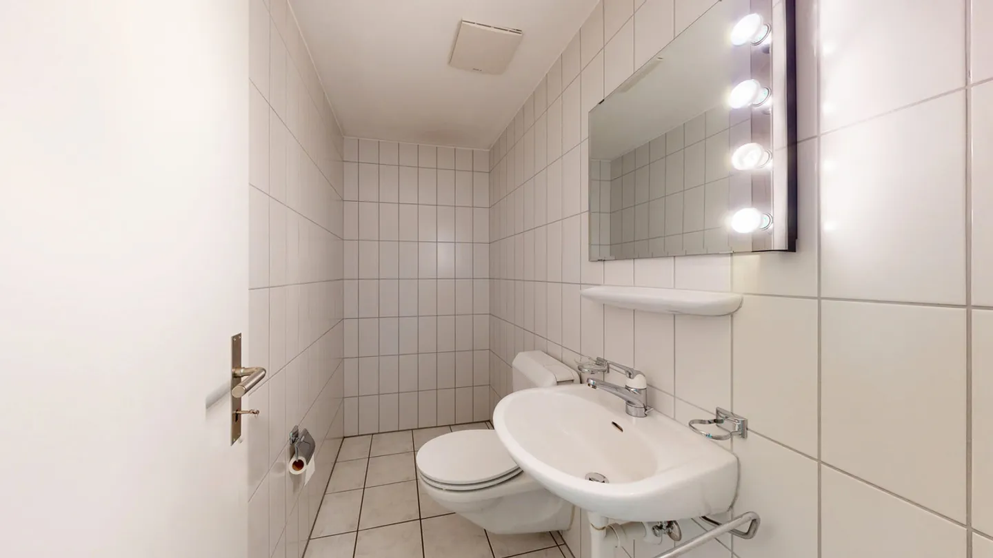 Maison individuelle en bande spacieuse de 6 pièces avec garage - Photo 19 sur 25