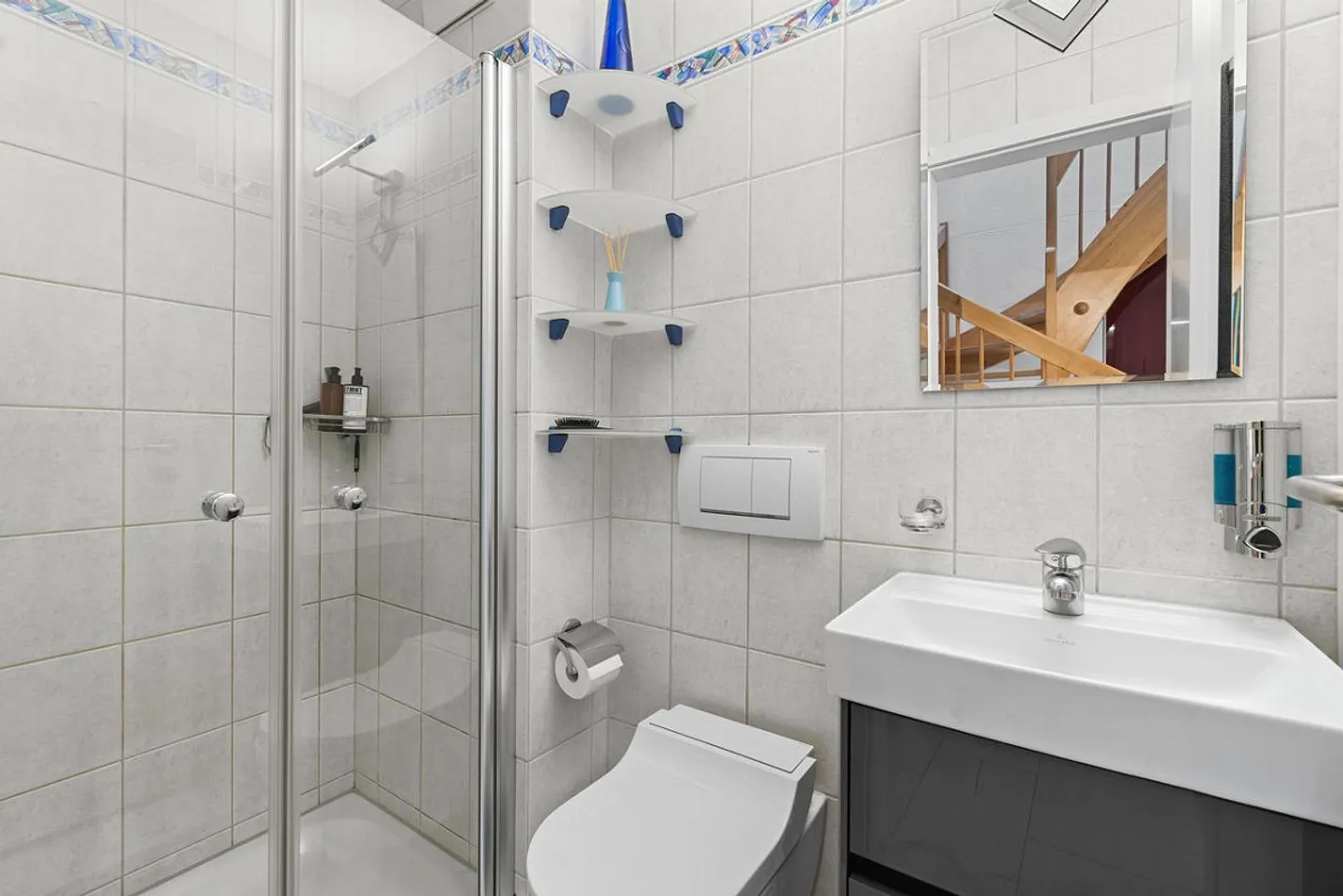 Charming Maisonette Apartment - Photo 6 of 17