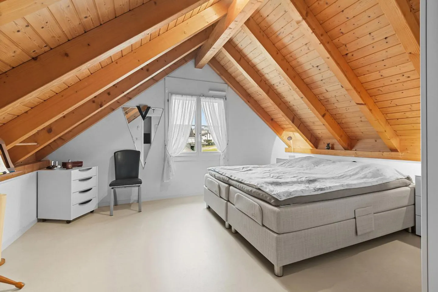 Charming Maisonette Apartment - Photo 11 of 17