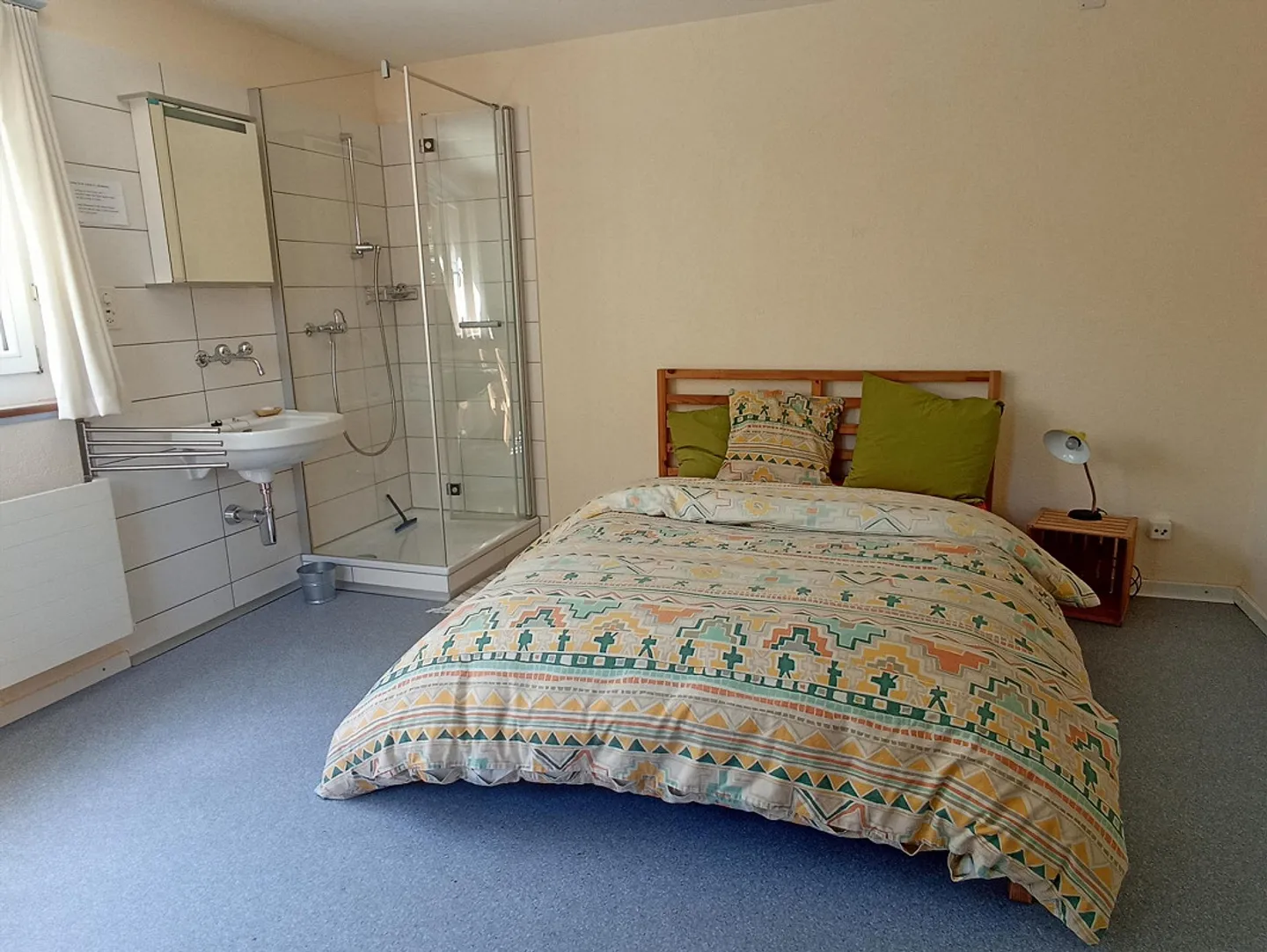 Chambre meublée avec douche privée - Photo 7 sur 7