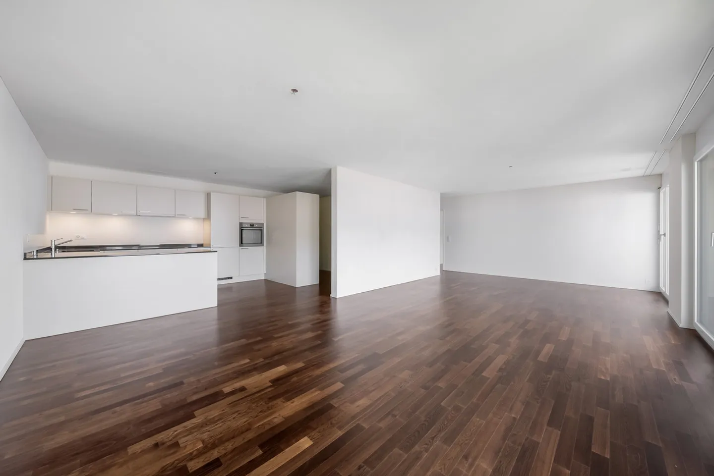 Spacious Modern Apartment in Green Surroundings - Photo 2 of 12