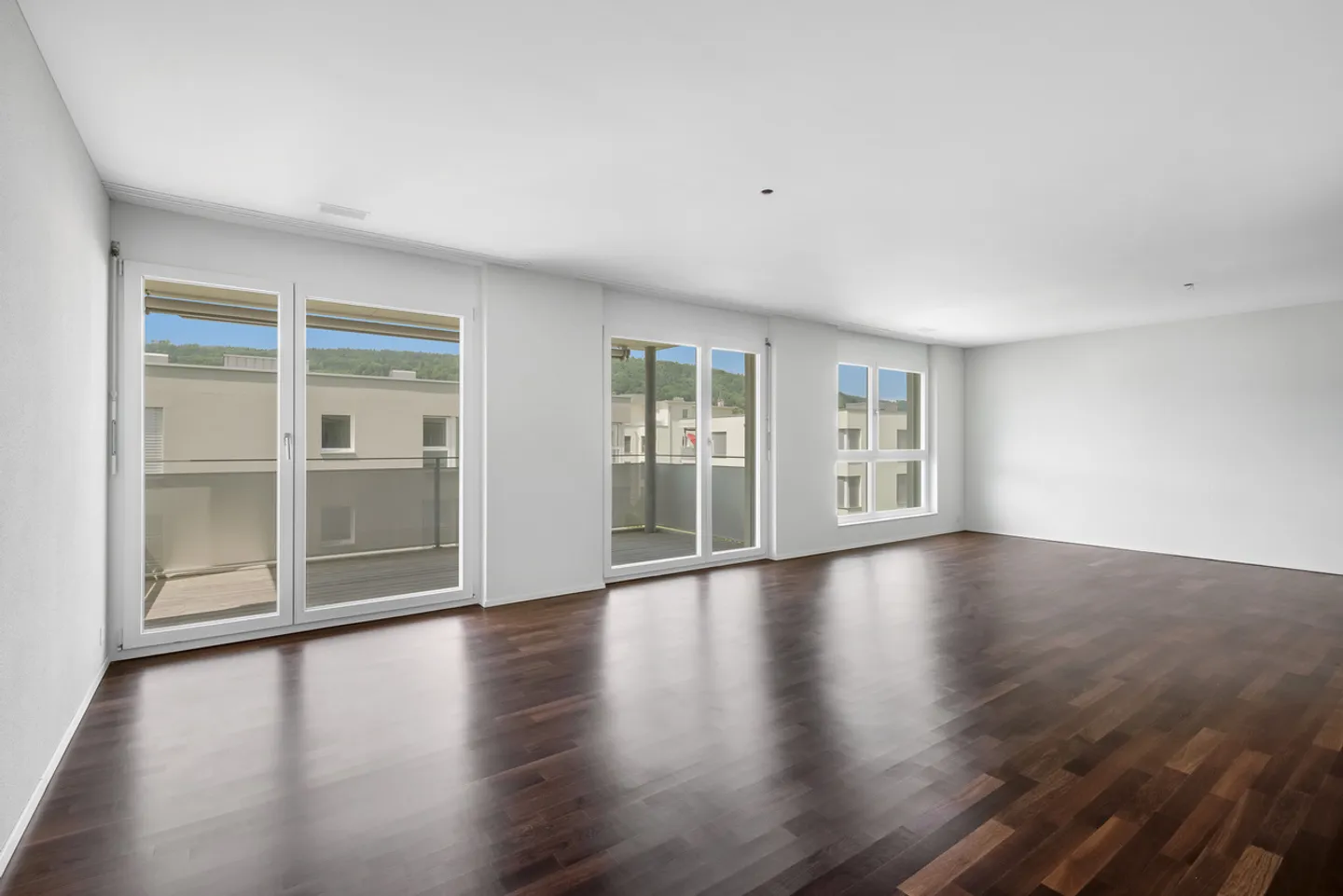 Spacious Modern Apartment in Green Surroundings - Photo 3 of 12