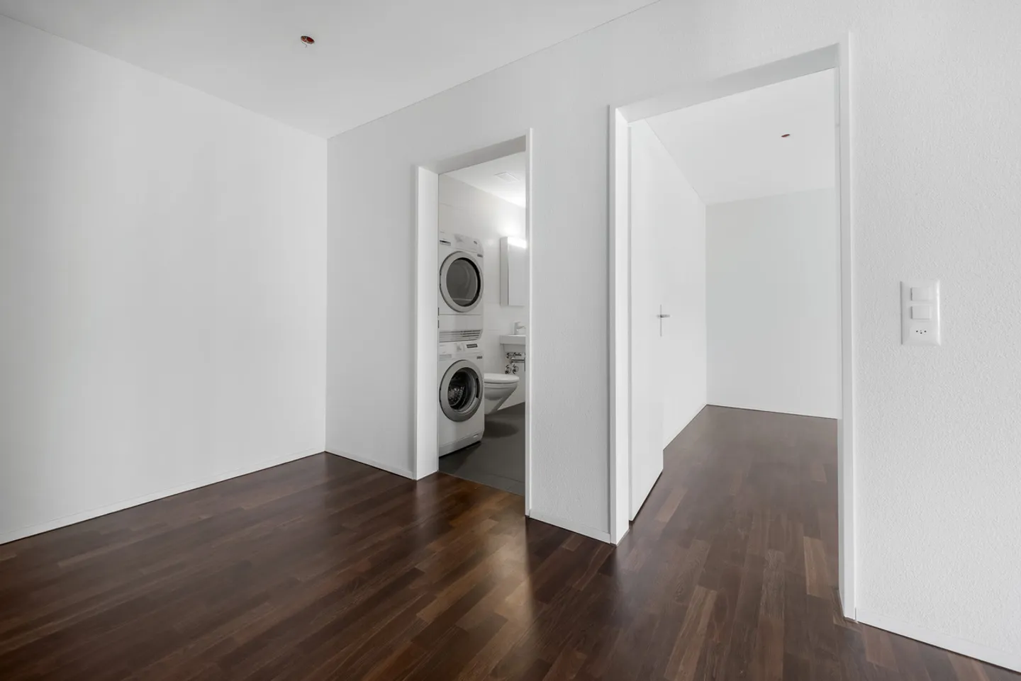 Spacious Modern Apartment in Green Surroundings - Photo 11 of 12