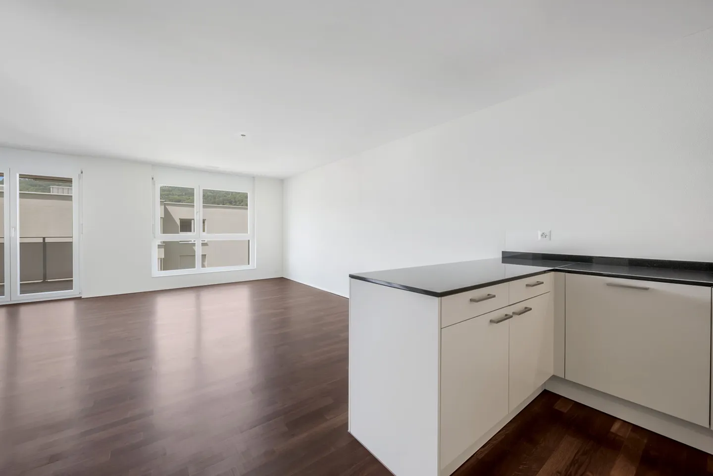 Spacious Modern Apartment in Green Surroundings - Photo 6 of 12