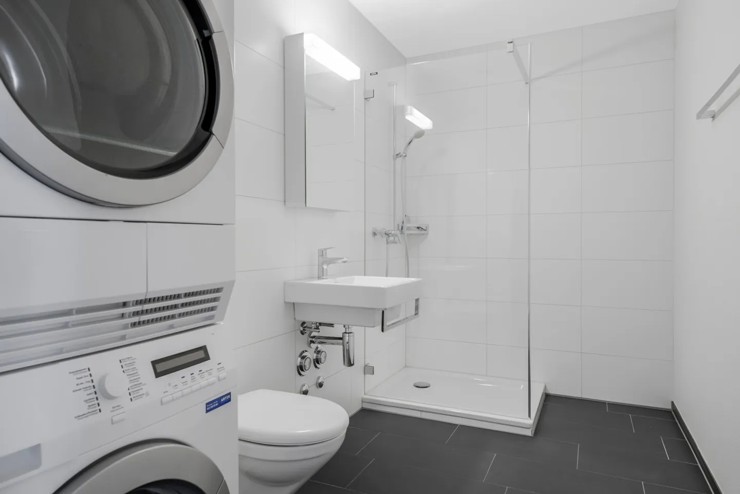Spacious Modern Apartment in Green Surroundings - Photo 12 of 12
