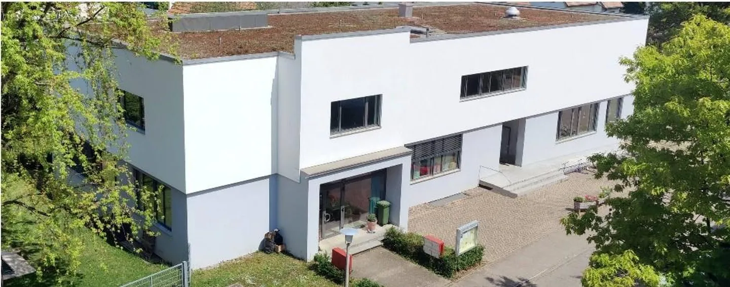 Spazio commerciale tranquillo in affitto in un bel quartiere residenziale - Foto 1 di 14
