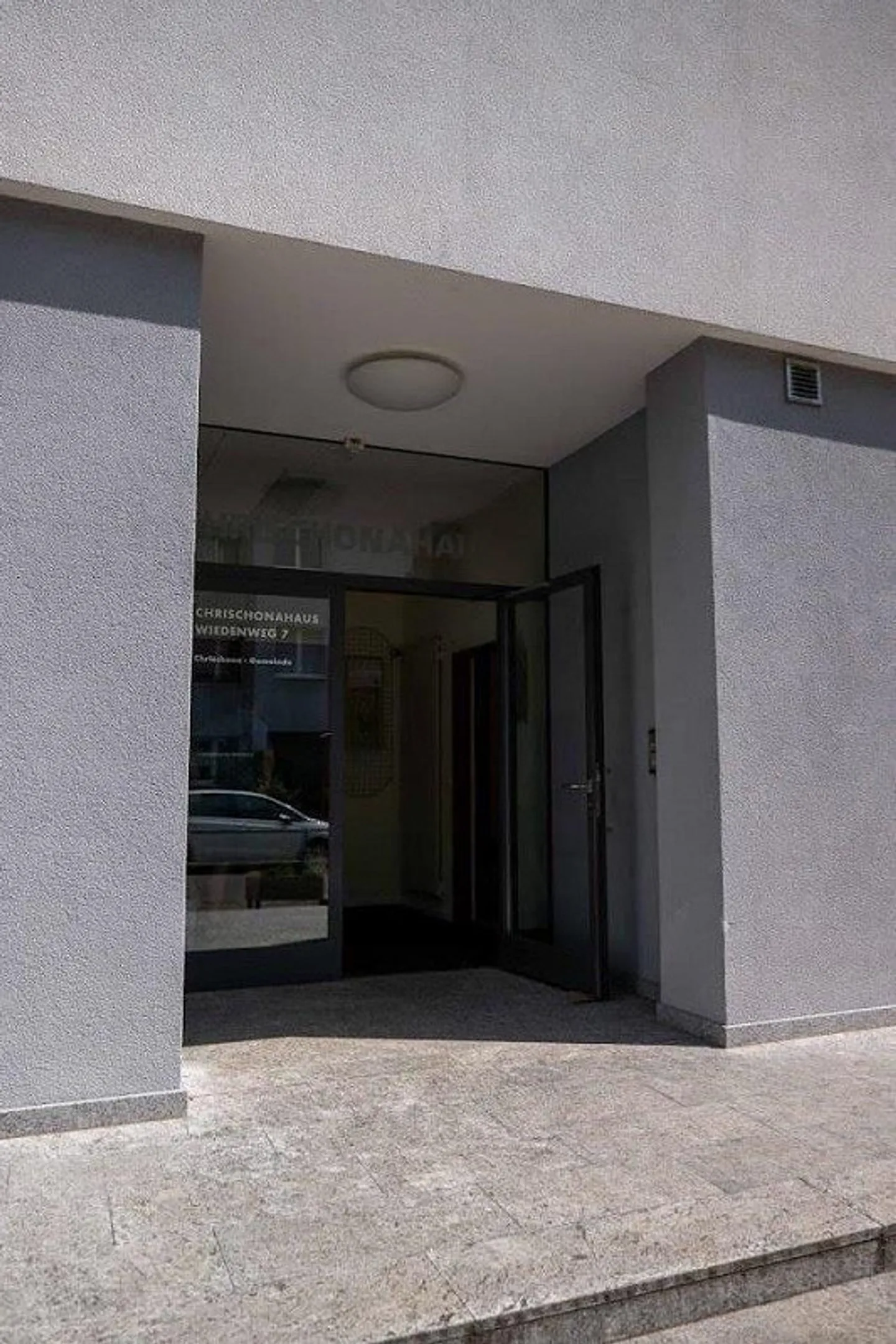 Spazio commerciale tranquillo in affitto in un bel quartiere residenziale - Foto 2 di 14