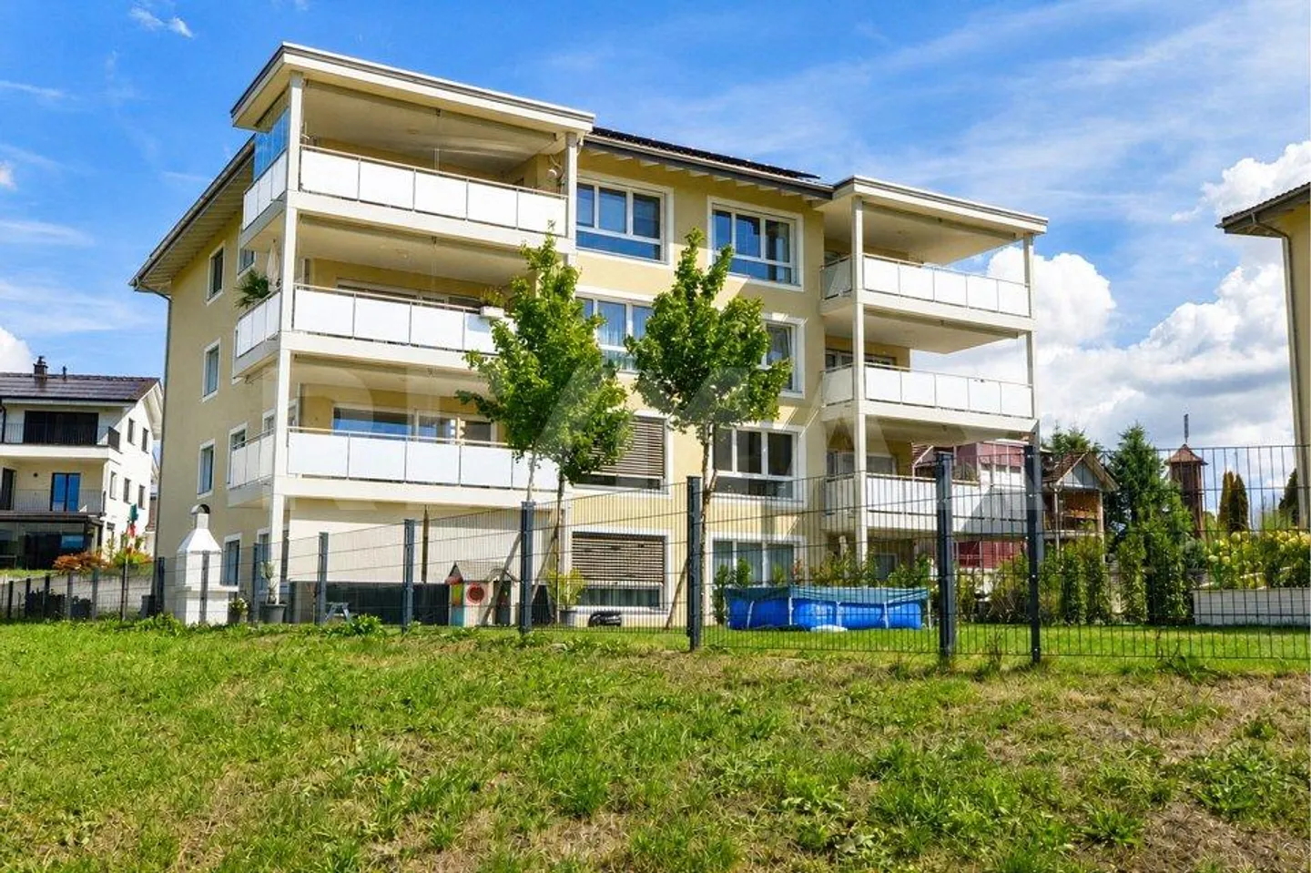 Living with a View – Spacious 4.5-Room Apartment with Expansion Potential - Photo 3 of 13