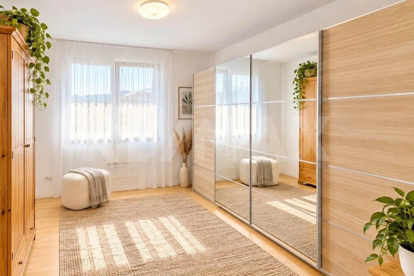 Living with a View – Spacious 4.5-Room Apartment with Expansion Potential - Photo 8 of 13