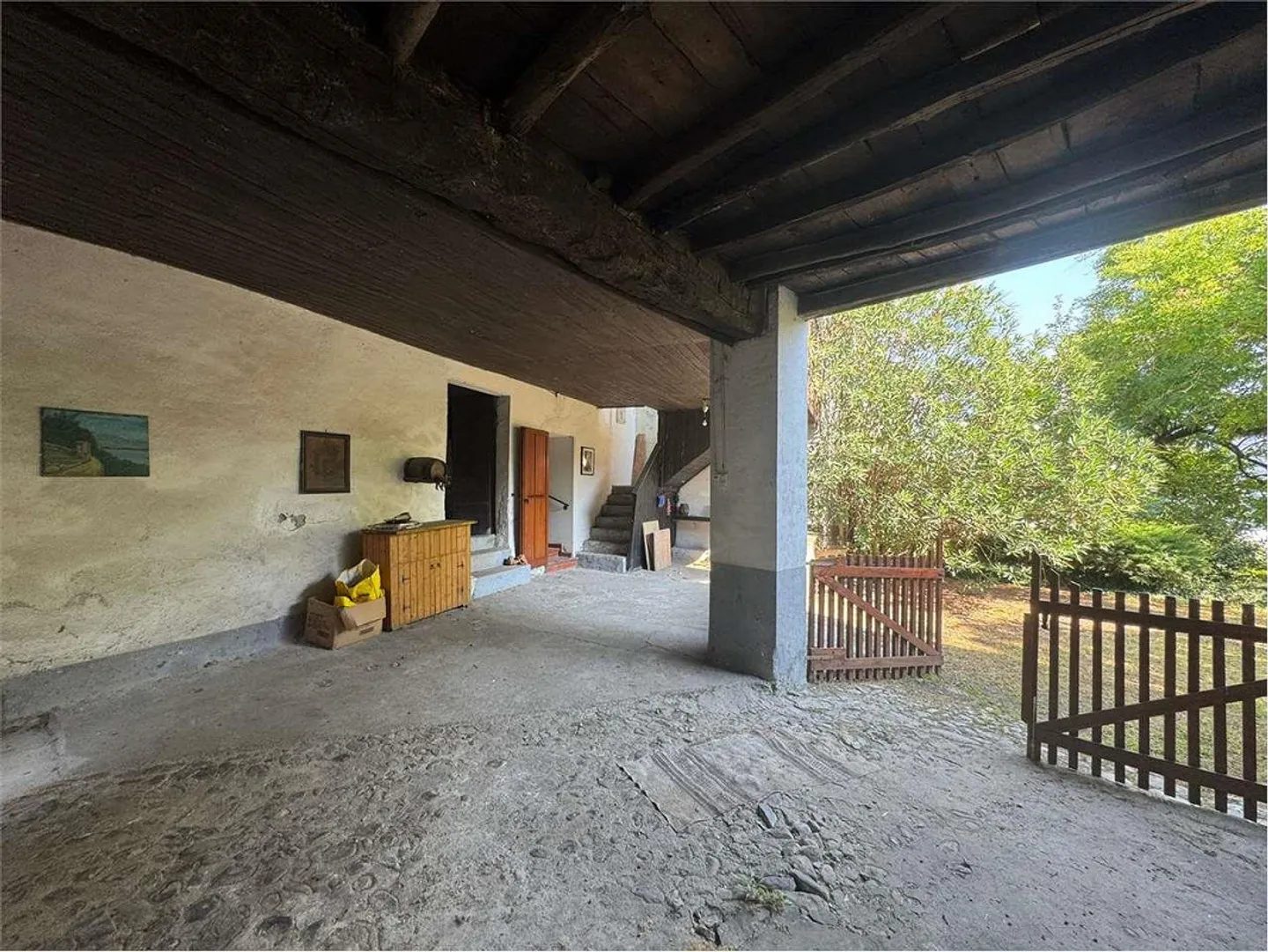 Affascinante villa da ristrutturare immersa nel verde a Novazzano - Foto 8 di 9