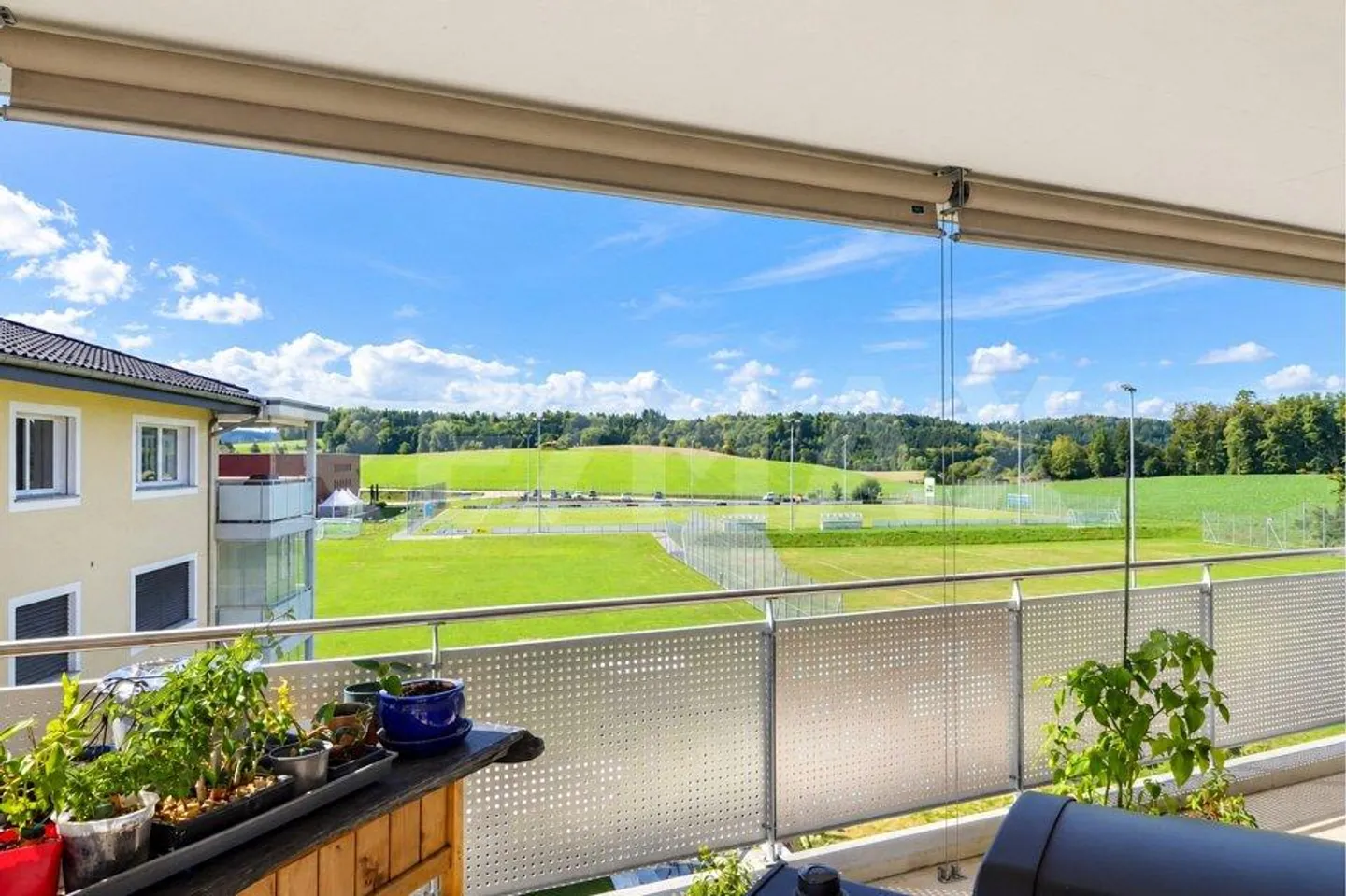 Living with a View – Spacious 4.5-Room Apartment with Expansion Potential - Photo 11 of 13