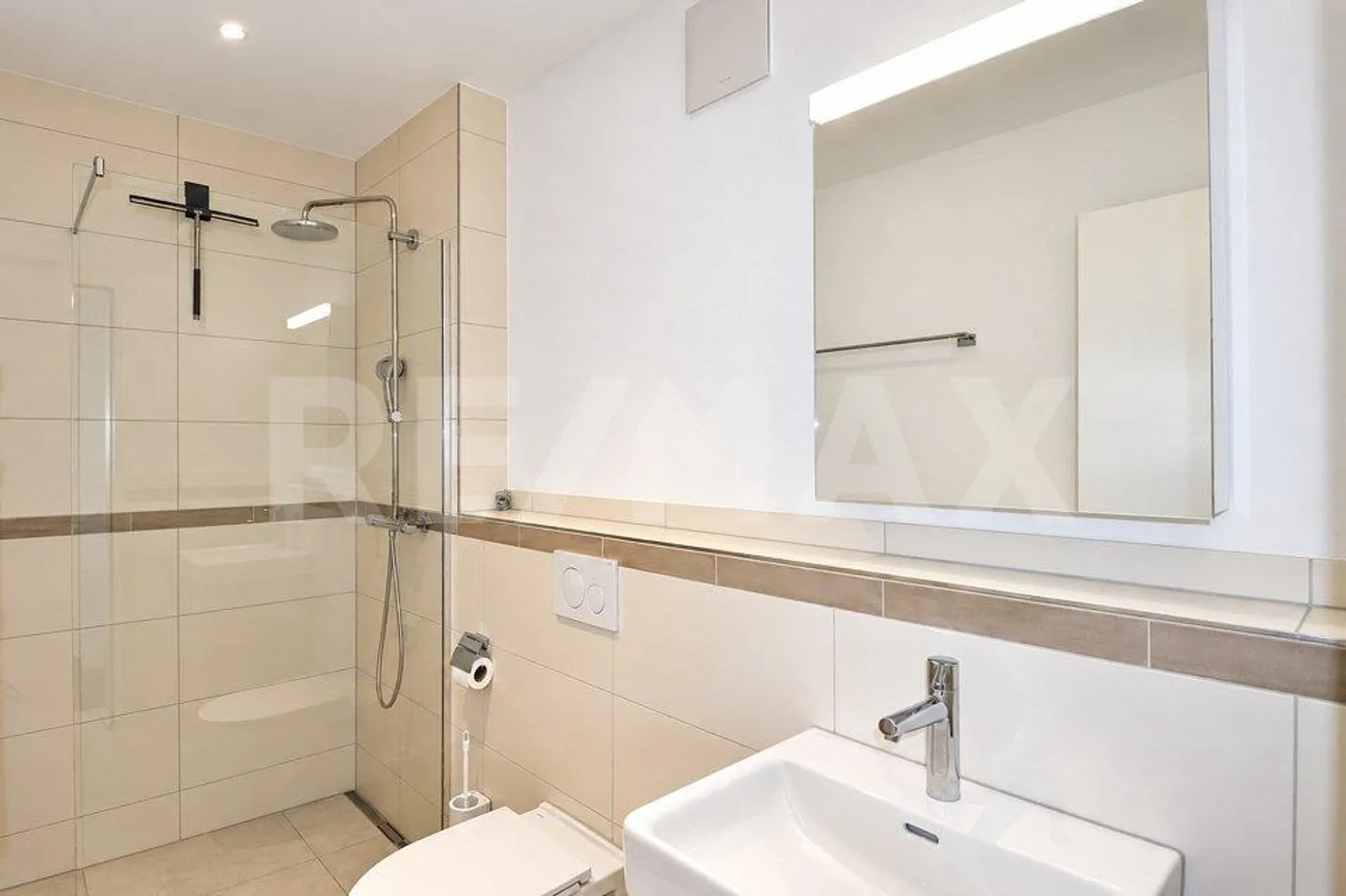 Living with a View – Spacious 4.5-Room Apartment with Expansion Potential - Photo 13 of 13
