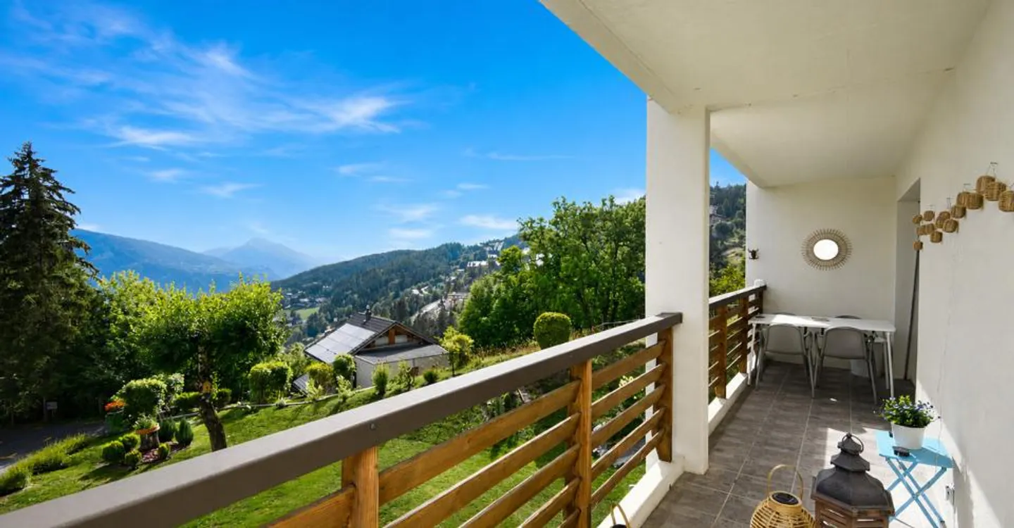 Incantevole appartamento di 2,5 locali parzialmente ristrutturato con vista magnifica - Foto 3 di 9