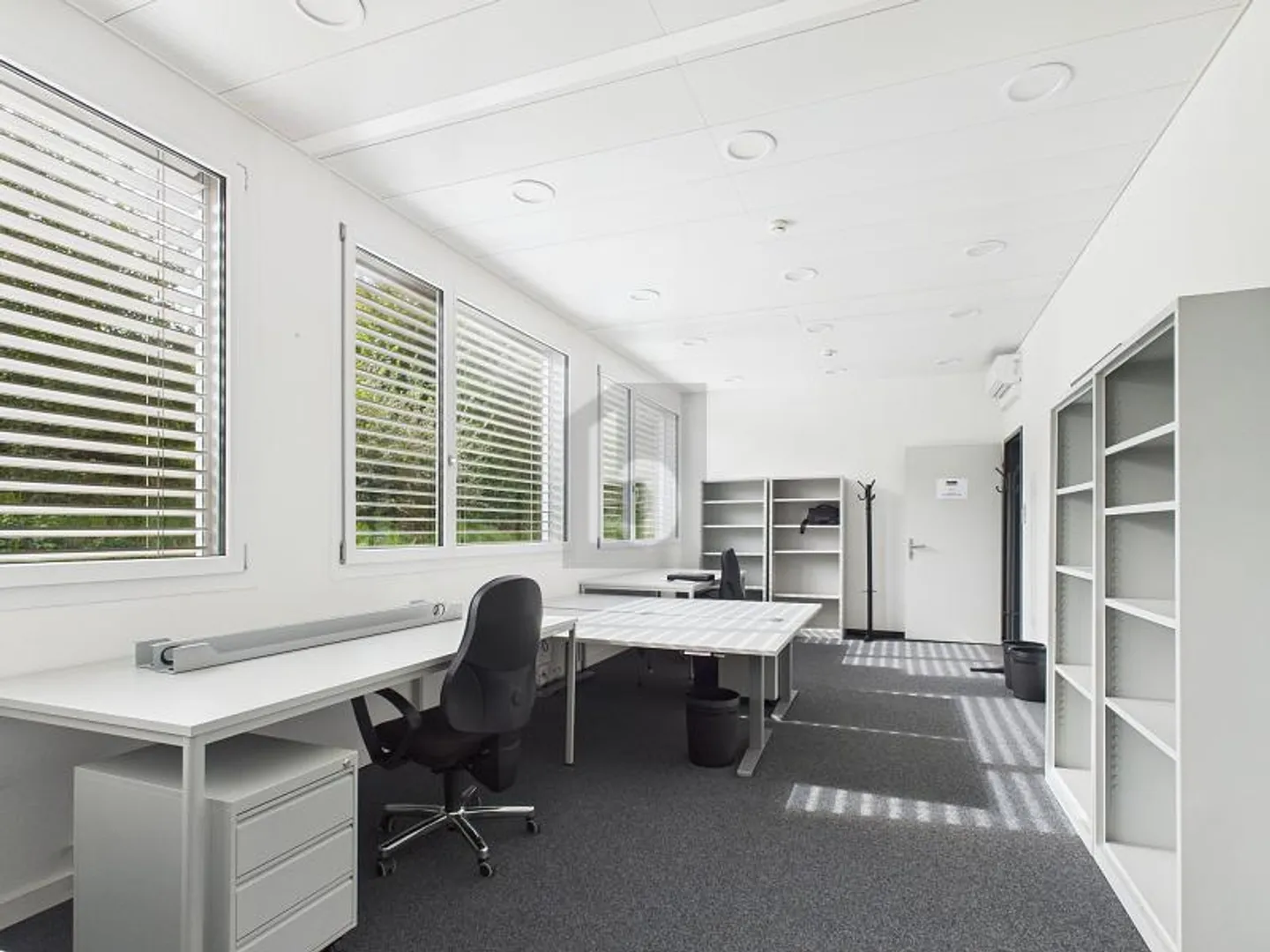 Office space for rent - Photo 3 of 6