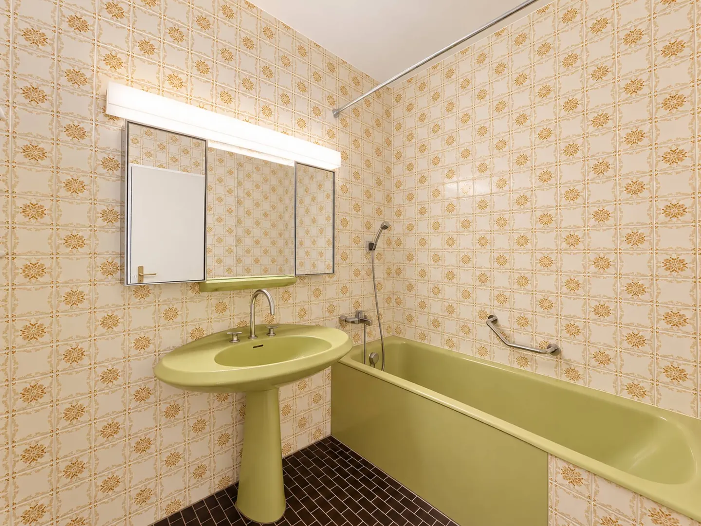 Spacious Apartment in Charmilles - Photo 5 of 6