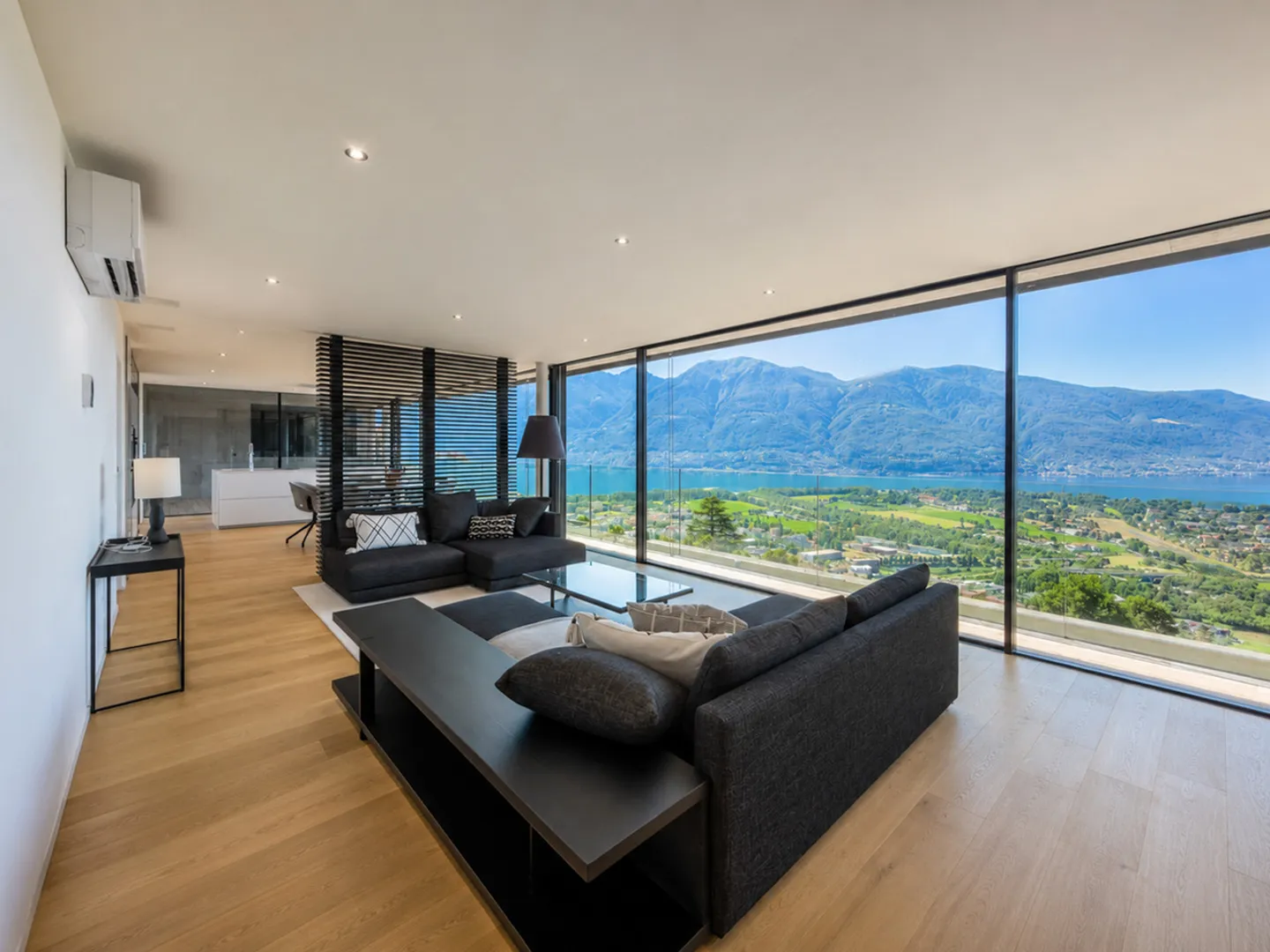 Modern penthouse with lake view in Locarno - Photo 1 of 15