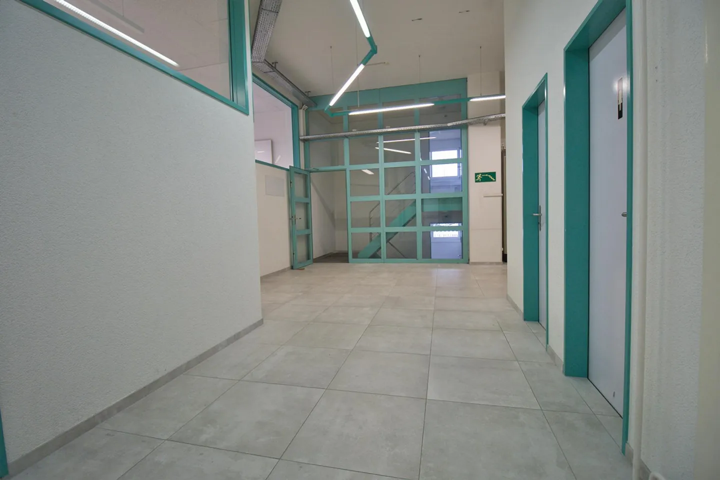 Bright, fully developed office and commercial spaces at a top price! - Photo 2 of 18