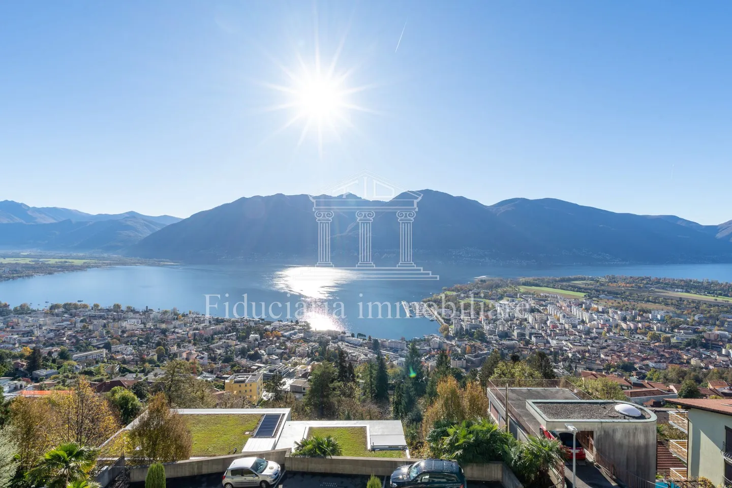 ORSELINA - Dreamlike 2.5-room penthouse with unobstructed lake view - Photo 2 of 10