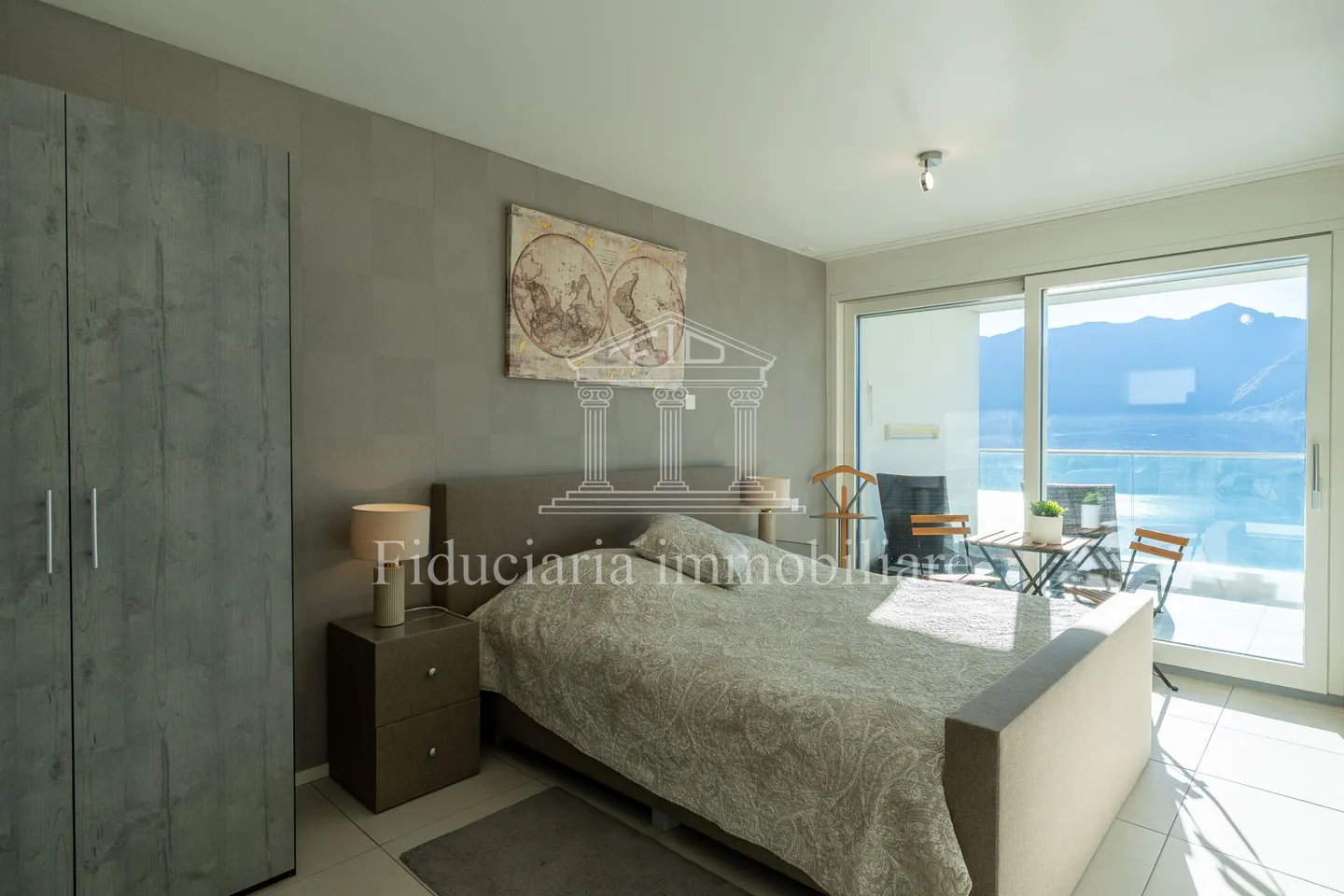 ORSELINA - Dreamlike 2.5-room penthouse with unobstructed lake view - Photo 6 of 10