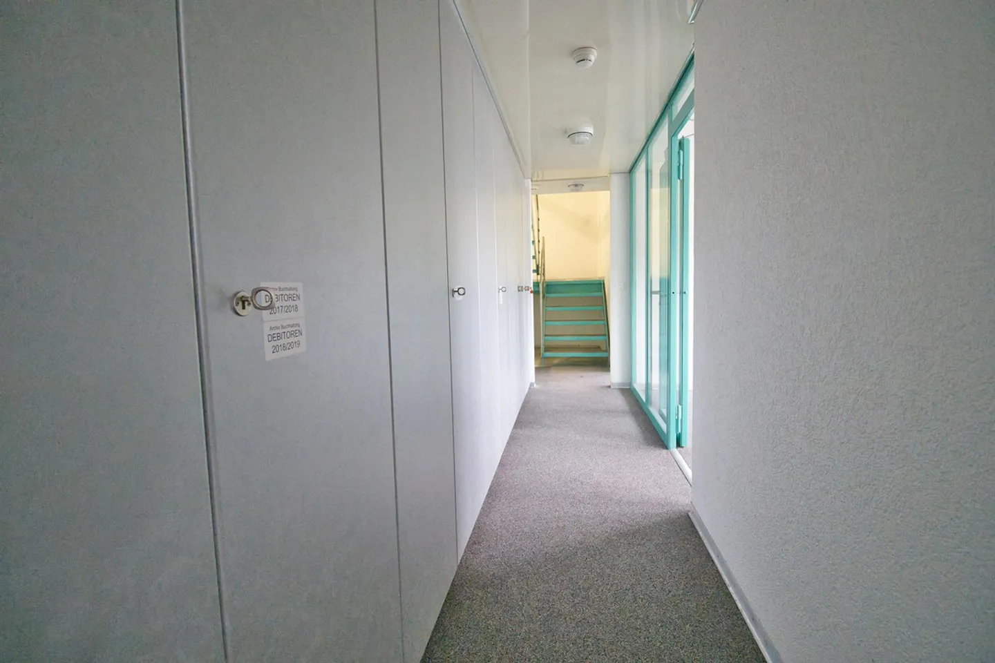 Bright, fully developed office and commercial spaces at a top price! - Photo 3 of 18