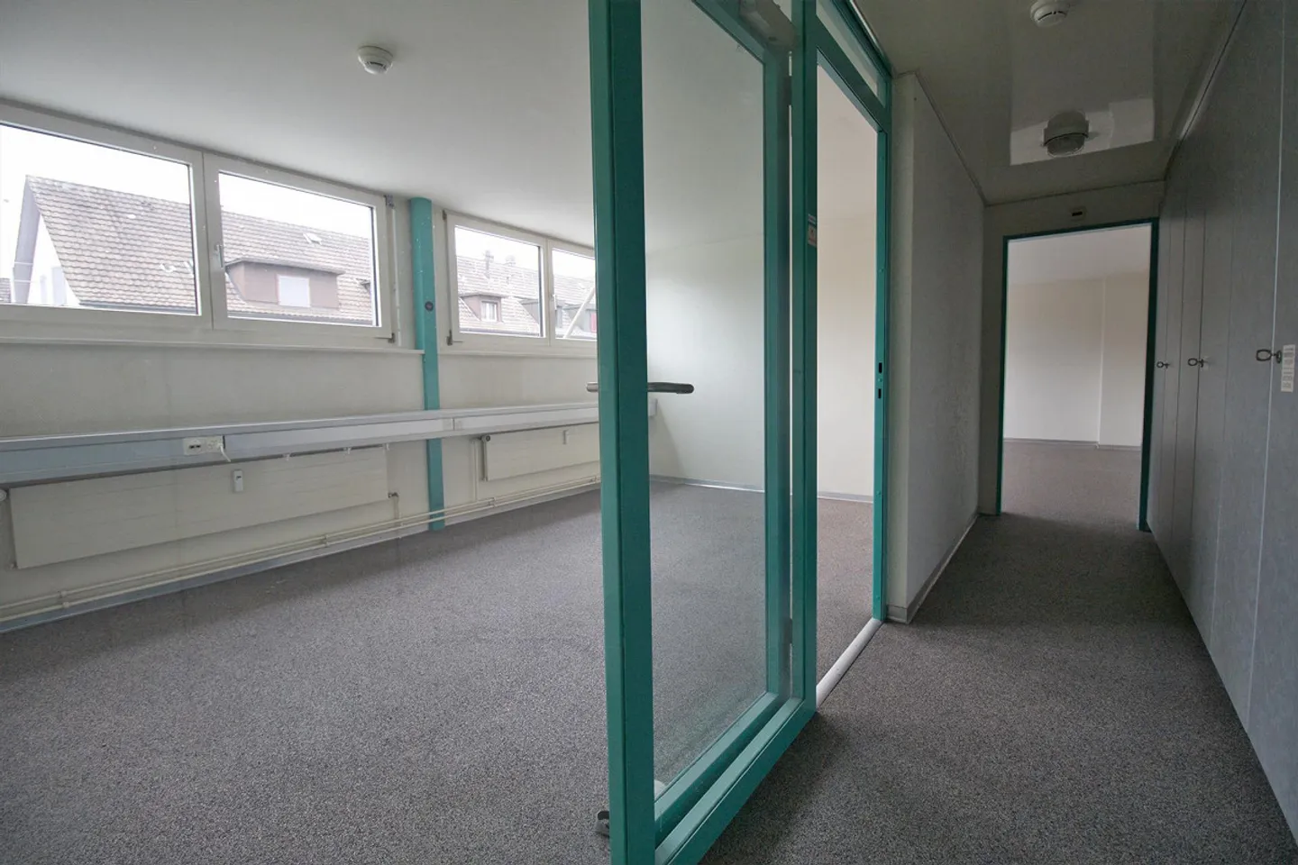 Bright, fully developed office and commercial spaces at a top price! - Photo 4 of 18