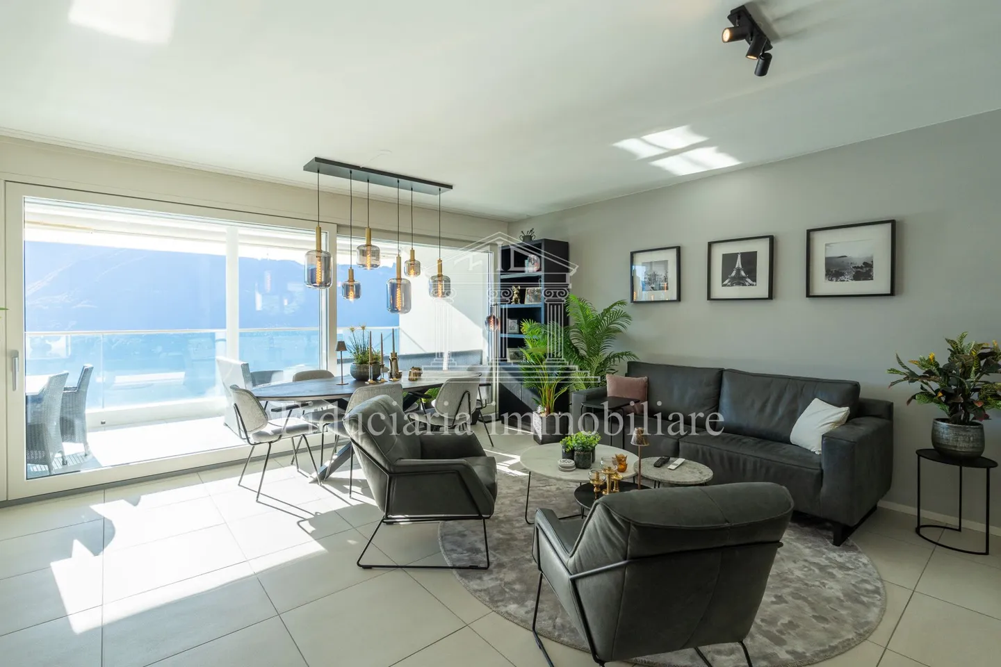 ORSELINA - Dreamlike 2.5-room penthouse with unobstructed lake view - Photo 3 of 10