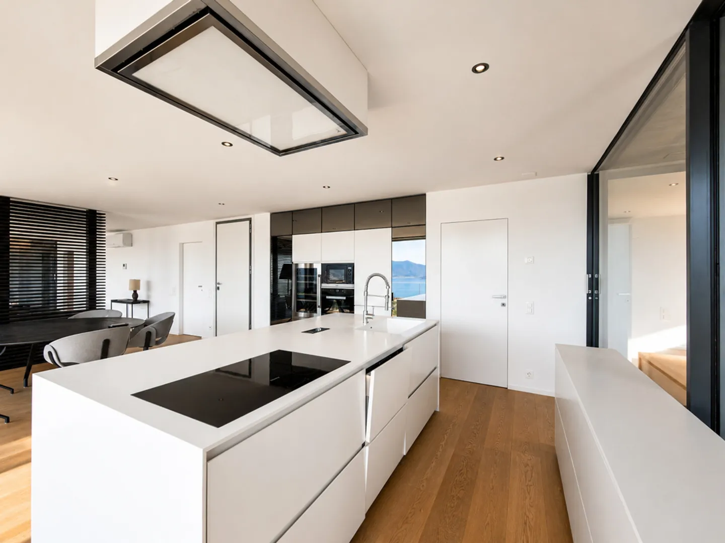 Modern penthouse with lake view in Locarno - Photo 5 of 15