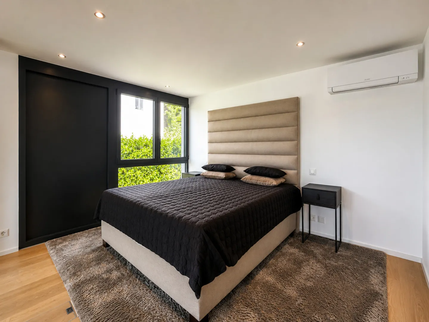 Modern penthouse with lake view in Locarno - Photo 6 of 15