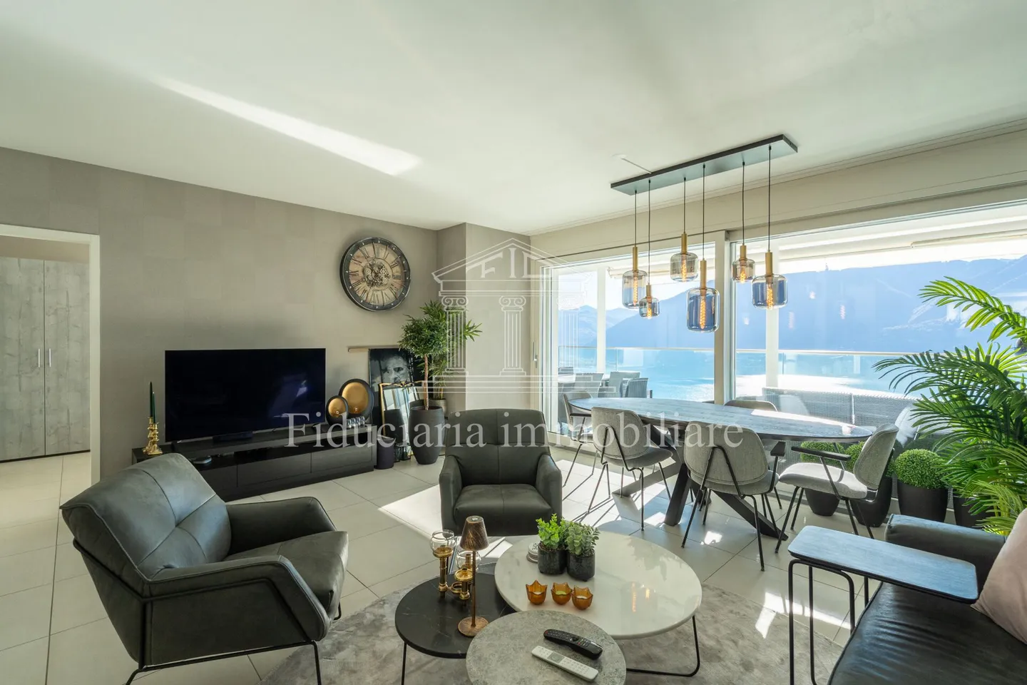 ORSELINA - Dreamlike 2.5-room penthouse with unobstructed lake view - Photo 4 of 10