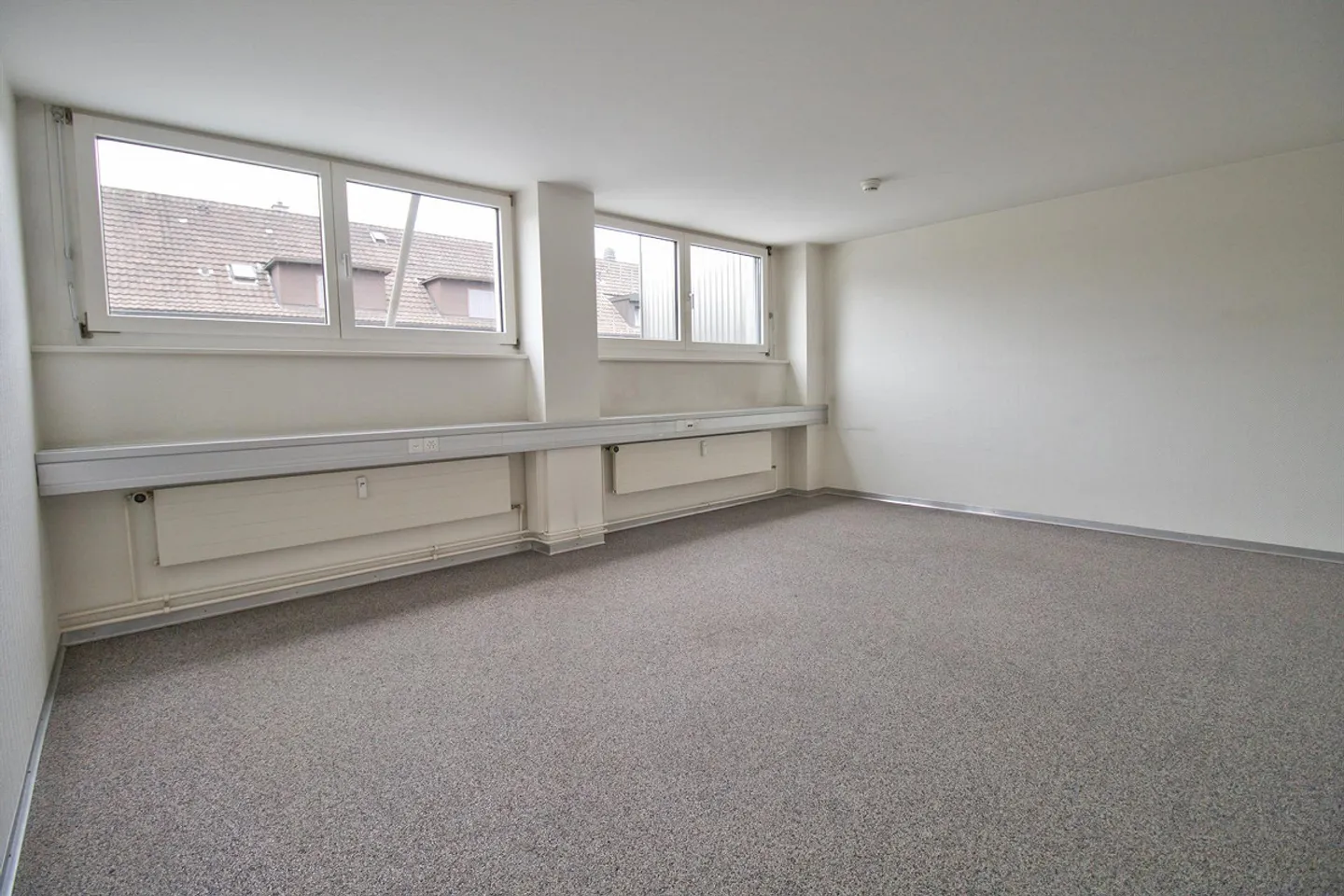 Bright, fully developed office and commercial spaces at a top price! - Photo 5 of 18
