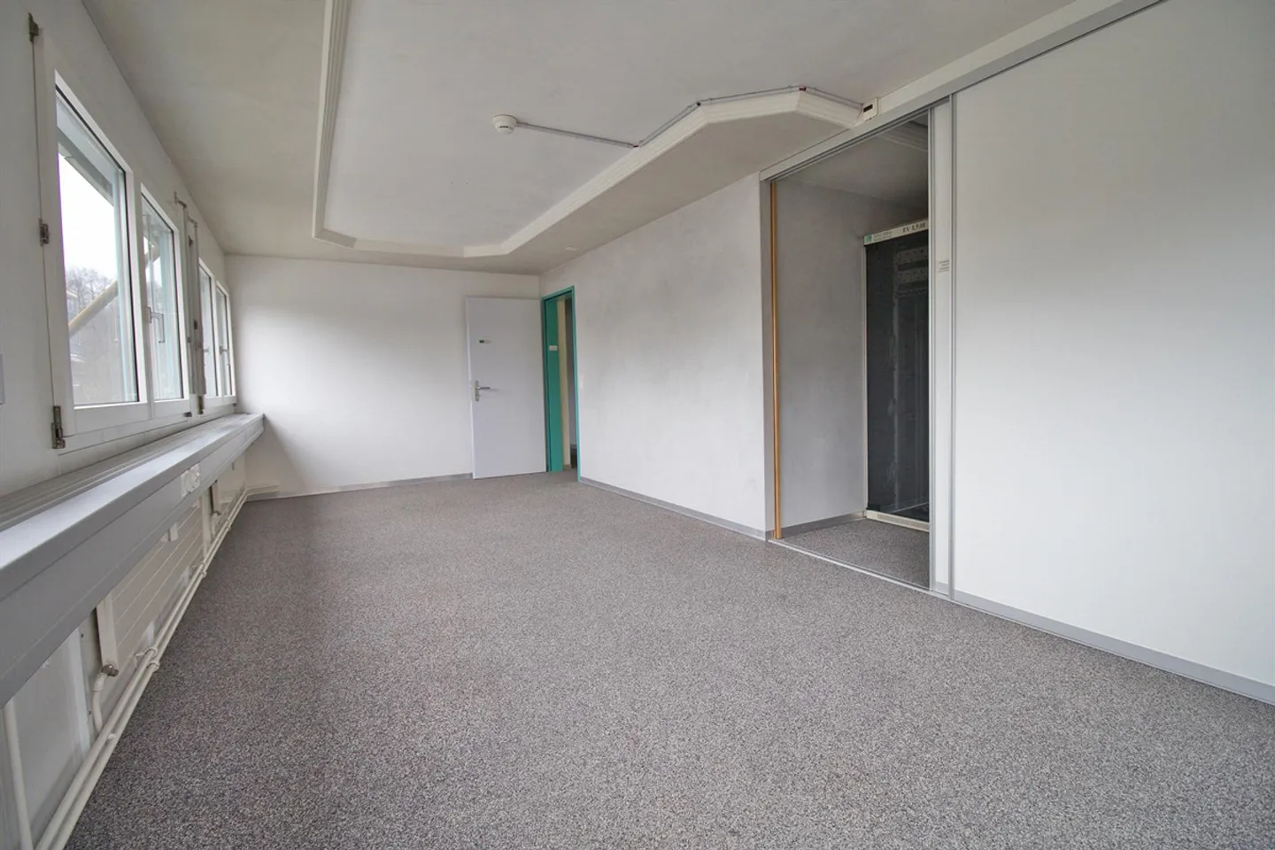 Bright, fully developed office and commercial spaces at a top price! - Photo 6 of 18