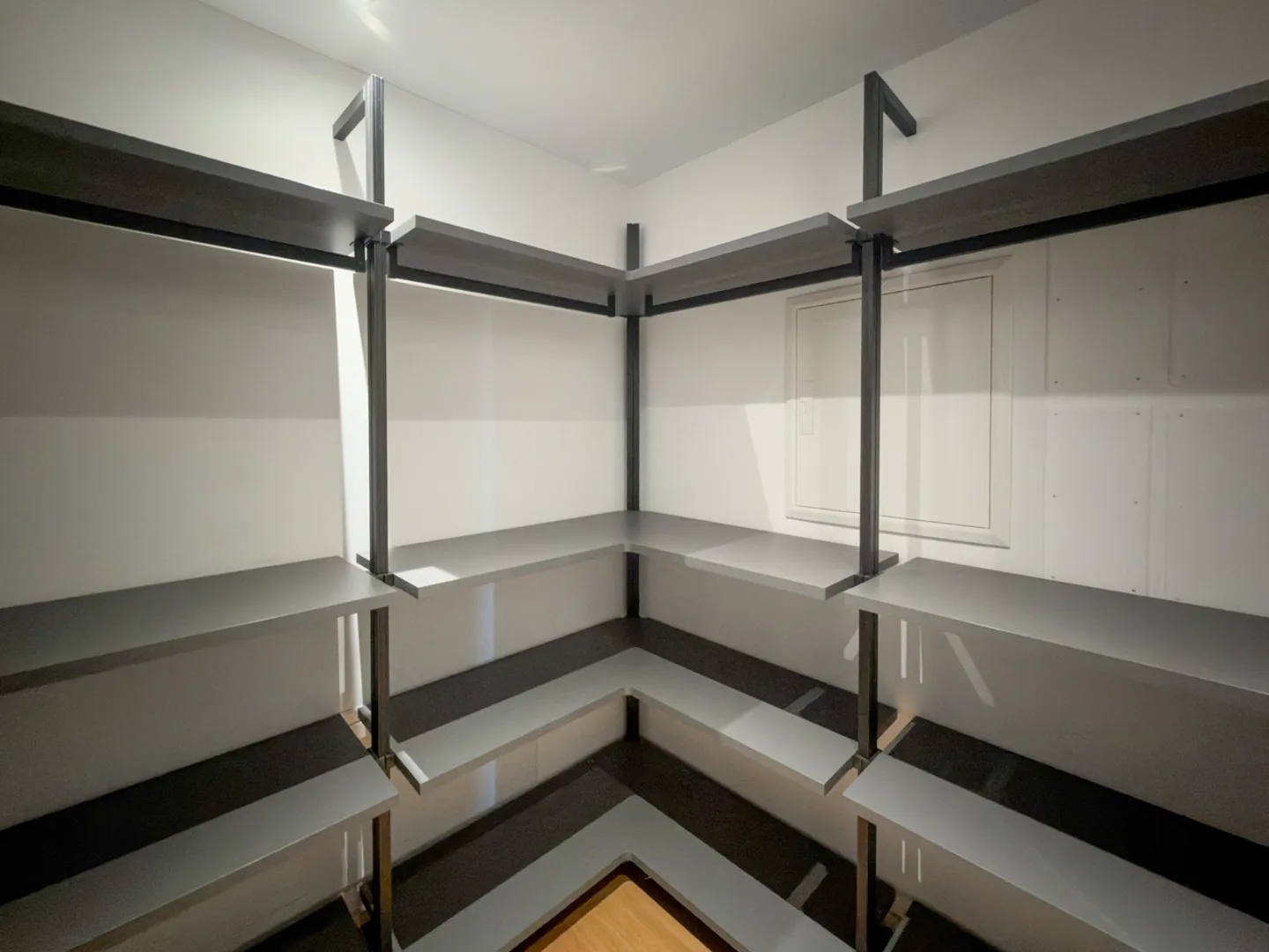 Modern penthouse with lake view in Locarno - Photo 10 of 15