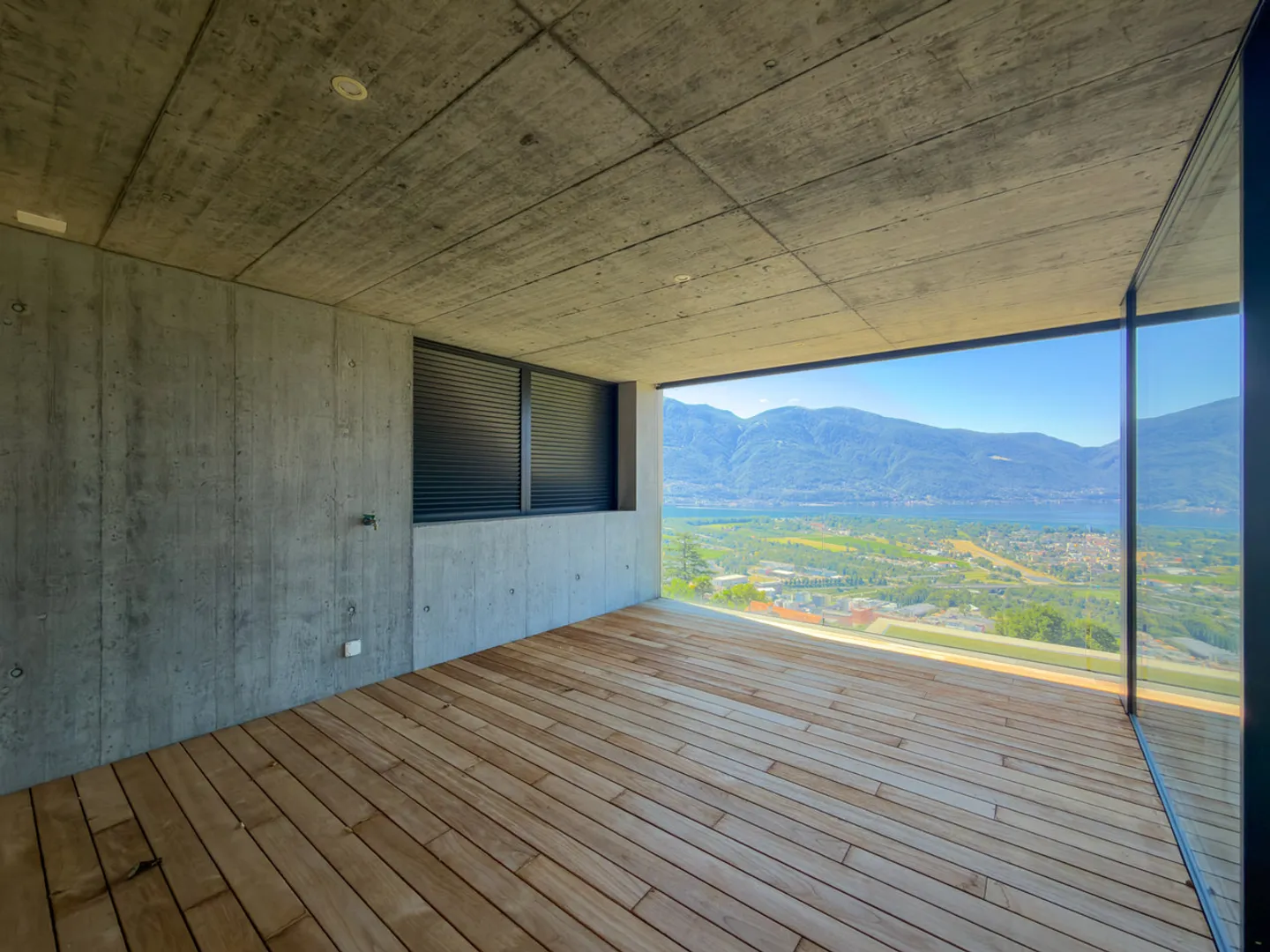 Modern penthouse with lake view in Locarno - Photo 13 of 15