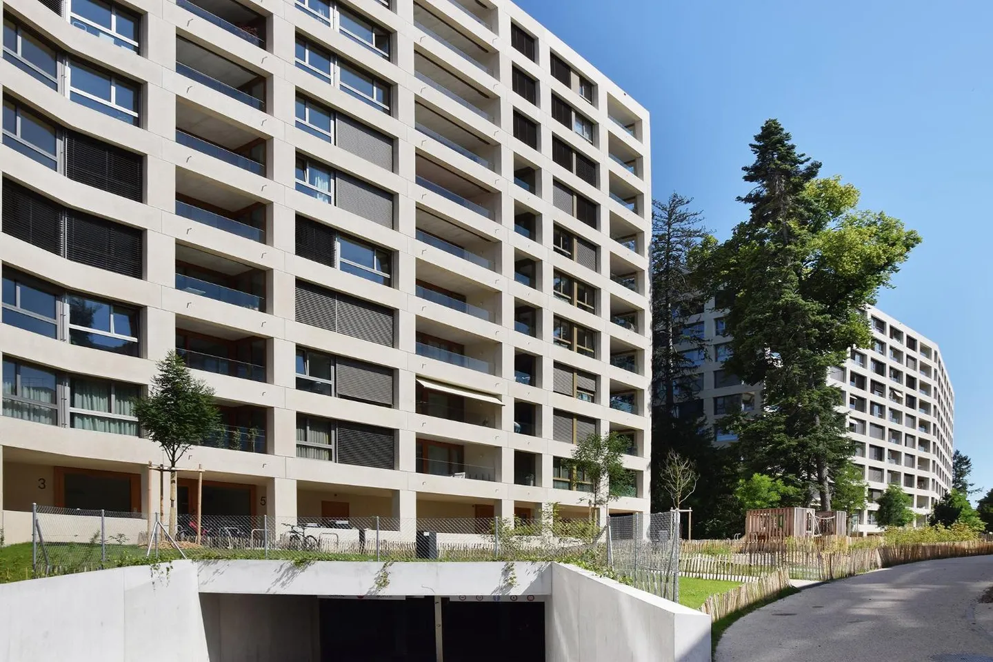 Dépôt aux Eaux-Vives - Photo 2 sur 4