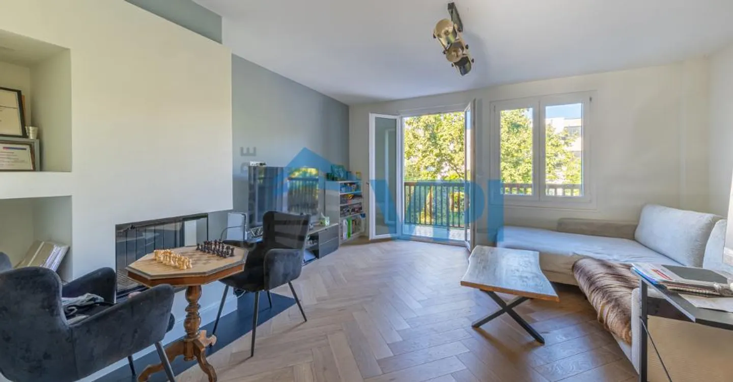 Duplex en Attique Rénové à Corsier - Photo 3 sur 12