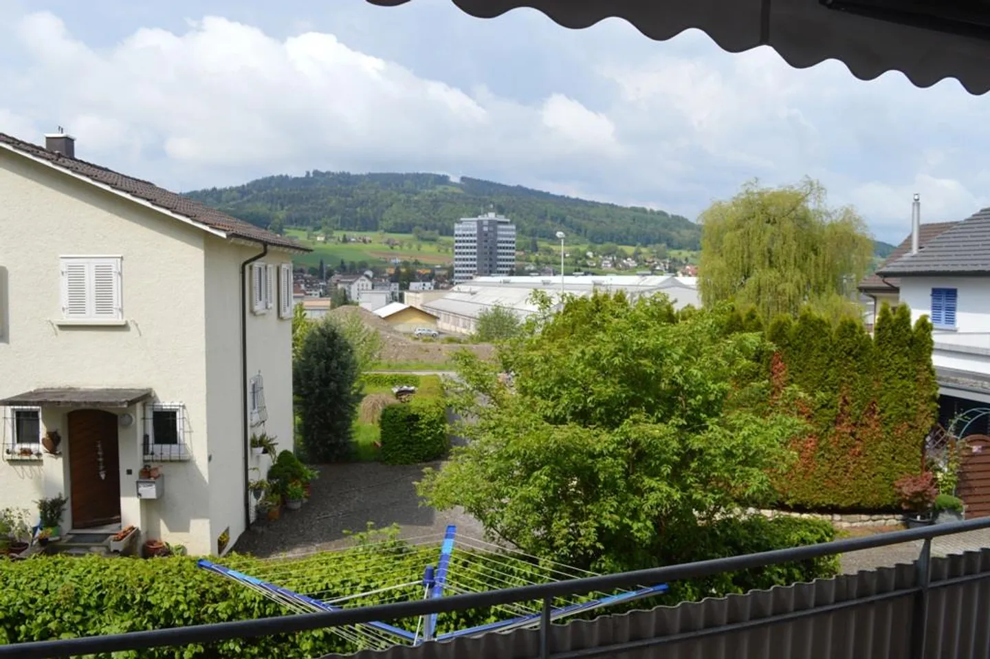 Ampio e luminoso appartamento di 3,5 stanze al piano terra con lavatrice - Foto 1 di 7