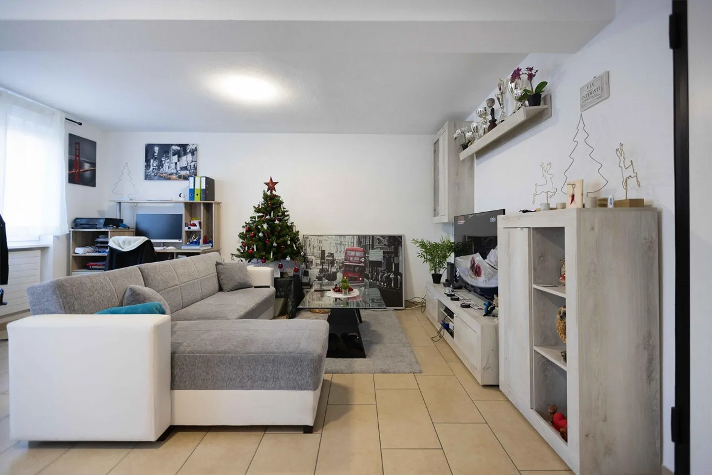 Beautiful 2.5-room apartment with garden and balcony in Davesco Soragno - Photo 4 of 10