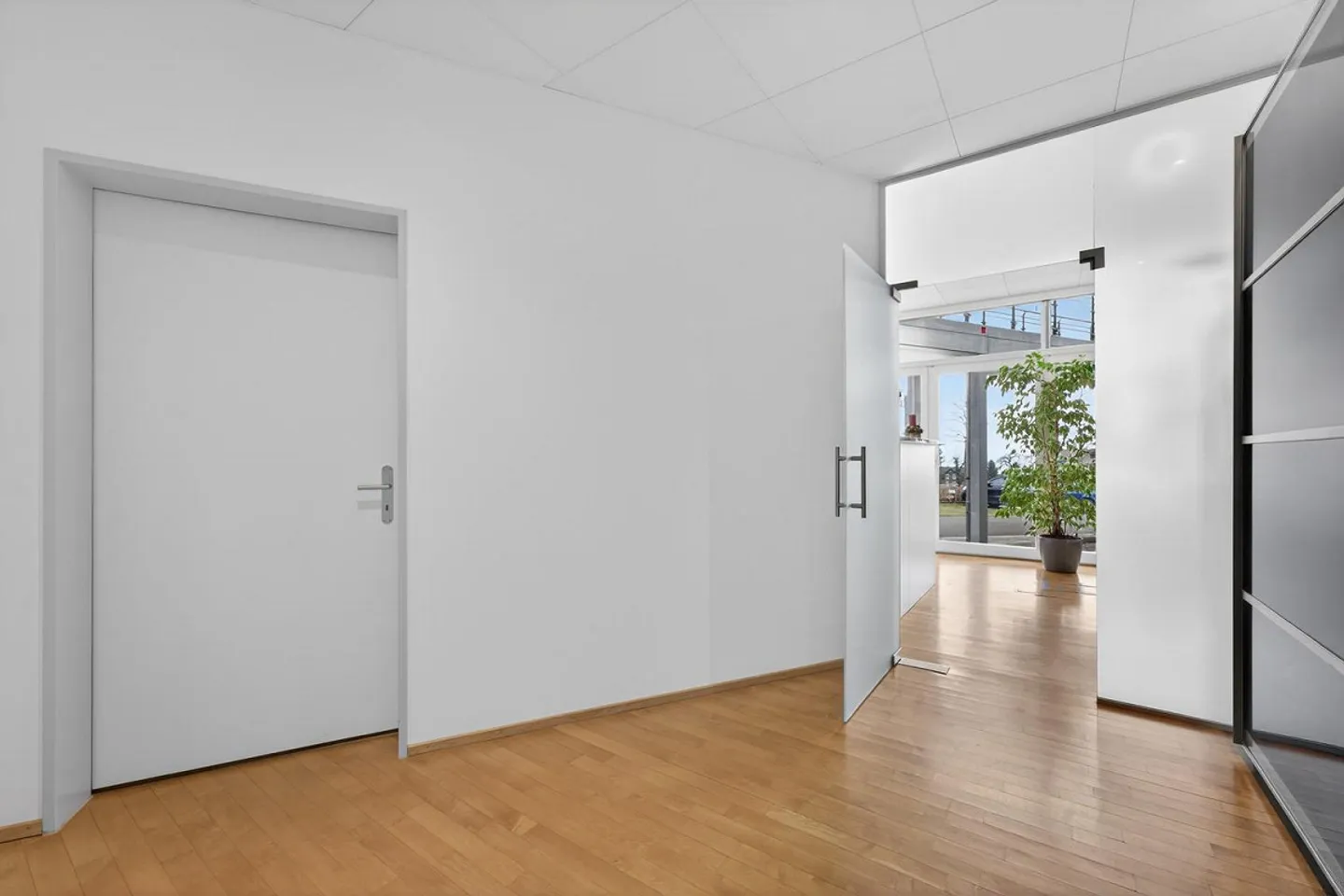 Bürohaus / Praxis / Atelier / Wohnhaus in Hergiswil - Foto 9 von 13