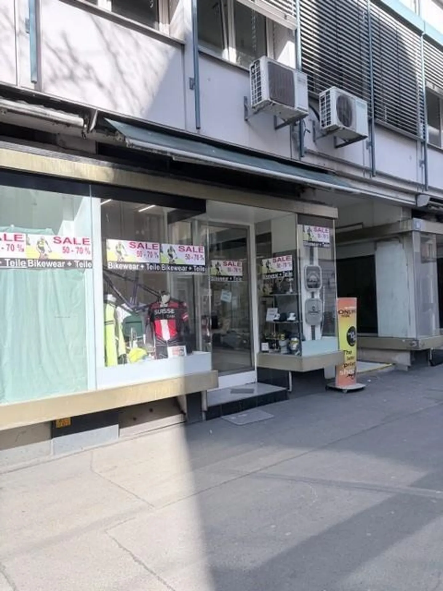 Small shop / studio (35 m²) versatile use - Photo 2 of 5