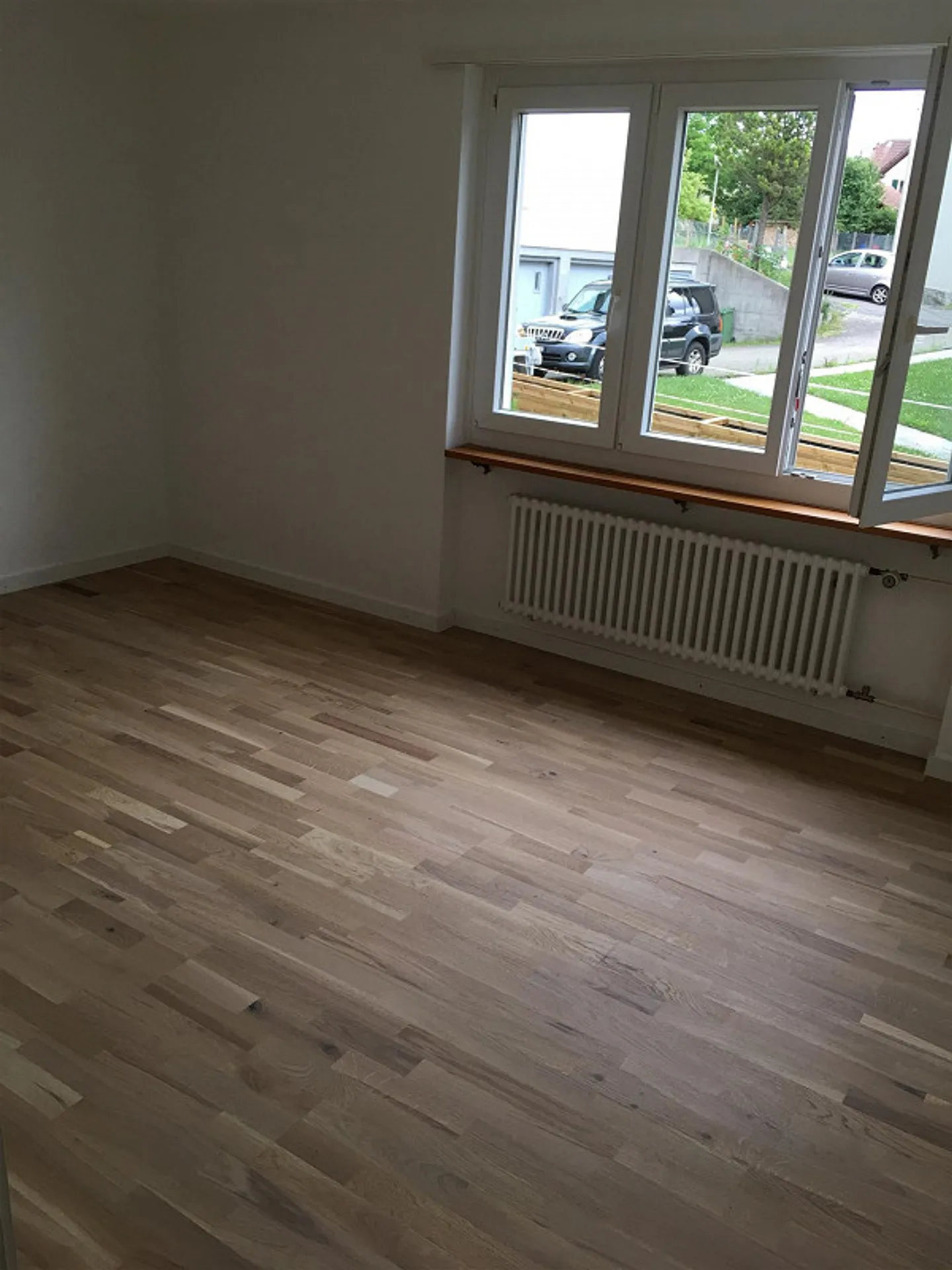 Ampio e luminoso appartamento di 3,5 stanze al piano terra con lavatrice - Foto 3 di 7