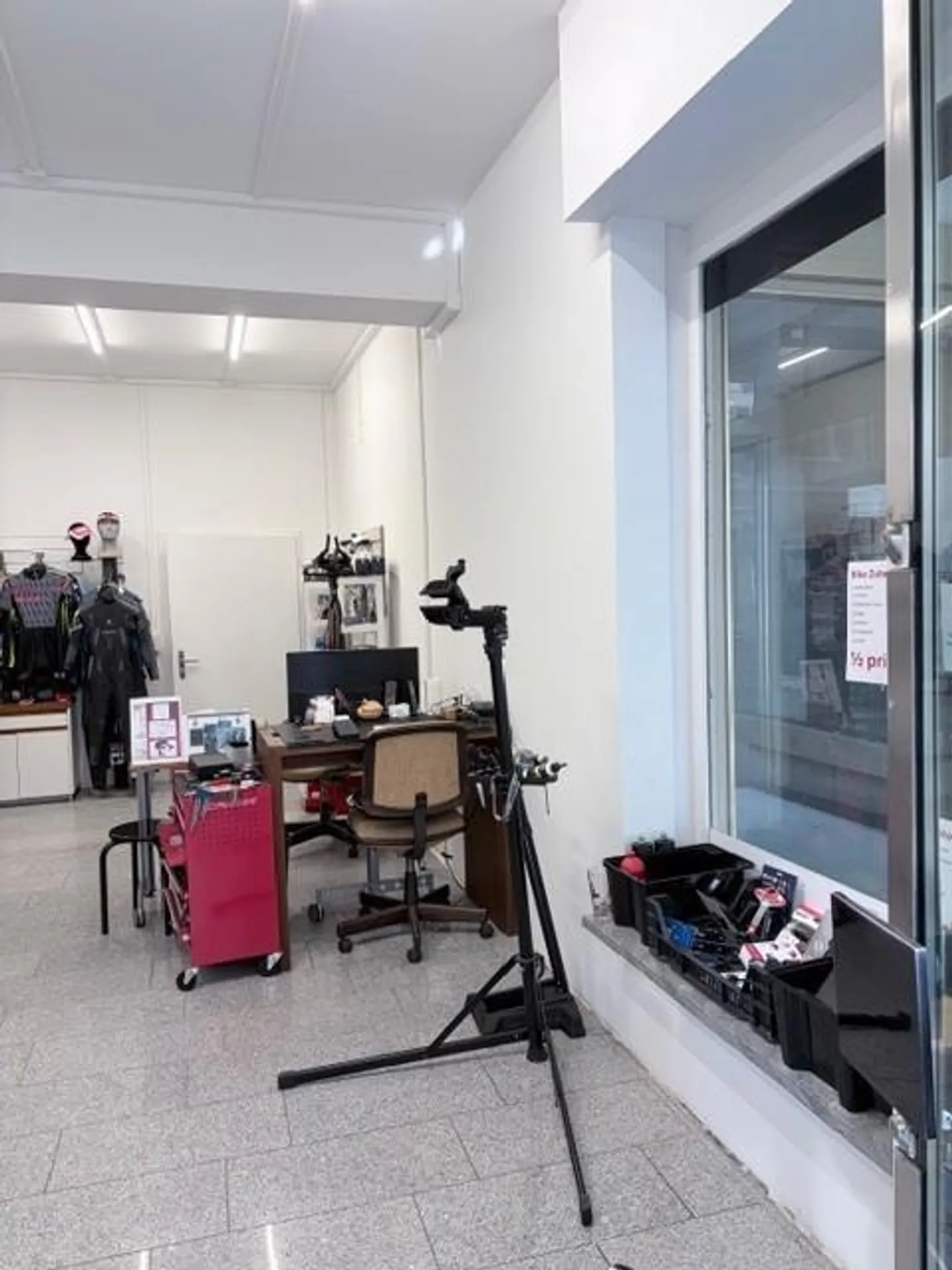 Small shop / studio (35 m²) versatile use - Photo 3 of 5