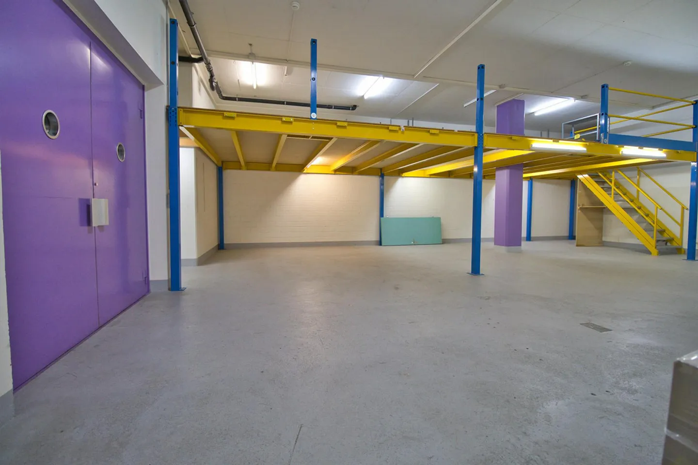 Bright, fully developed office and commercial spaces at a top price! - Photo 9 of 18