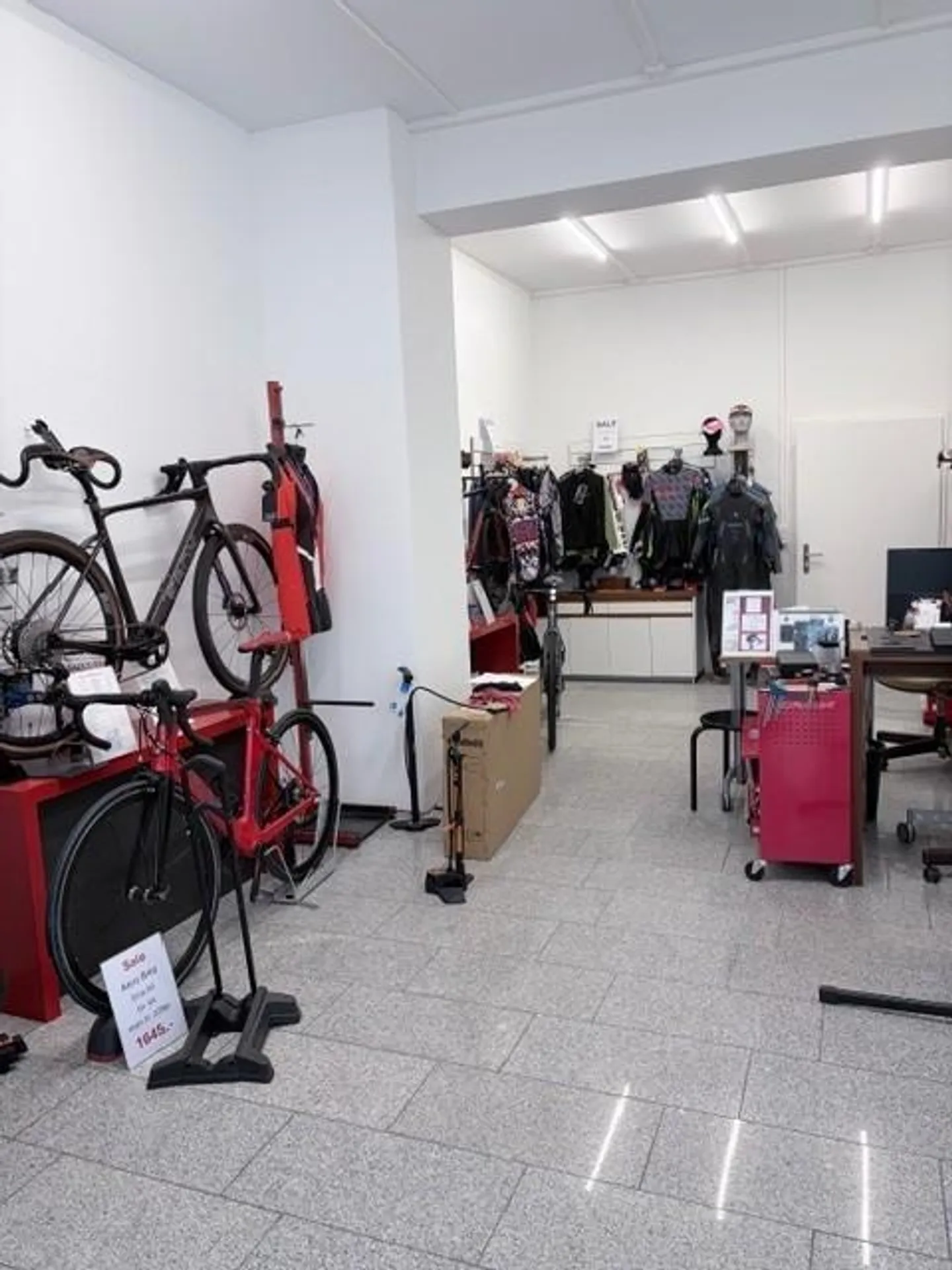 Small shop / studio (35 m²) versatile use - Photo 4 of 5