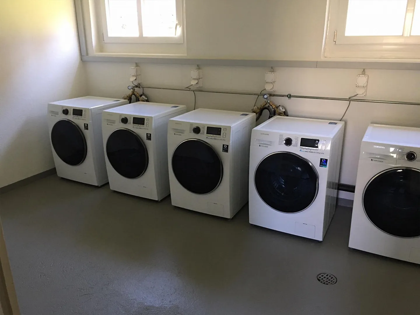 Ampio e luminoso appartamento di 3,5 stanze al piano terra con lavatrice - Foto 7 di 7