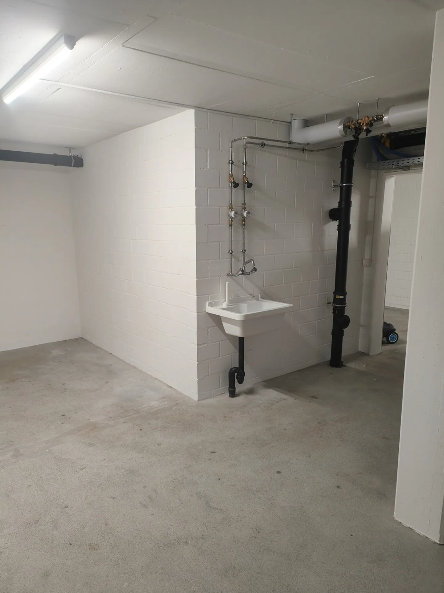 23.7m2 Salle de stockage Suhr - Gönhardweg 11A (DISPONIBLE À PARTIR DU 10.1.26) - Photo 1 sur 13