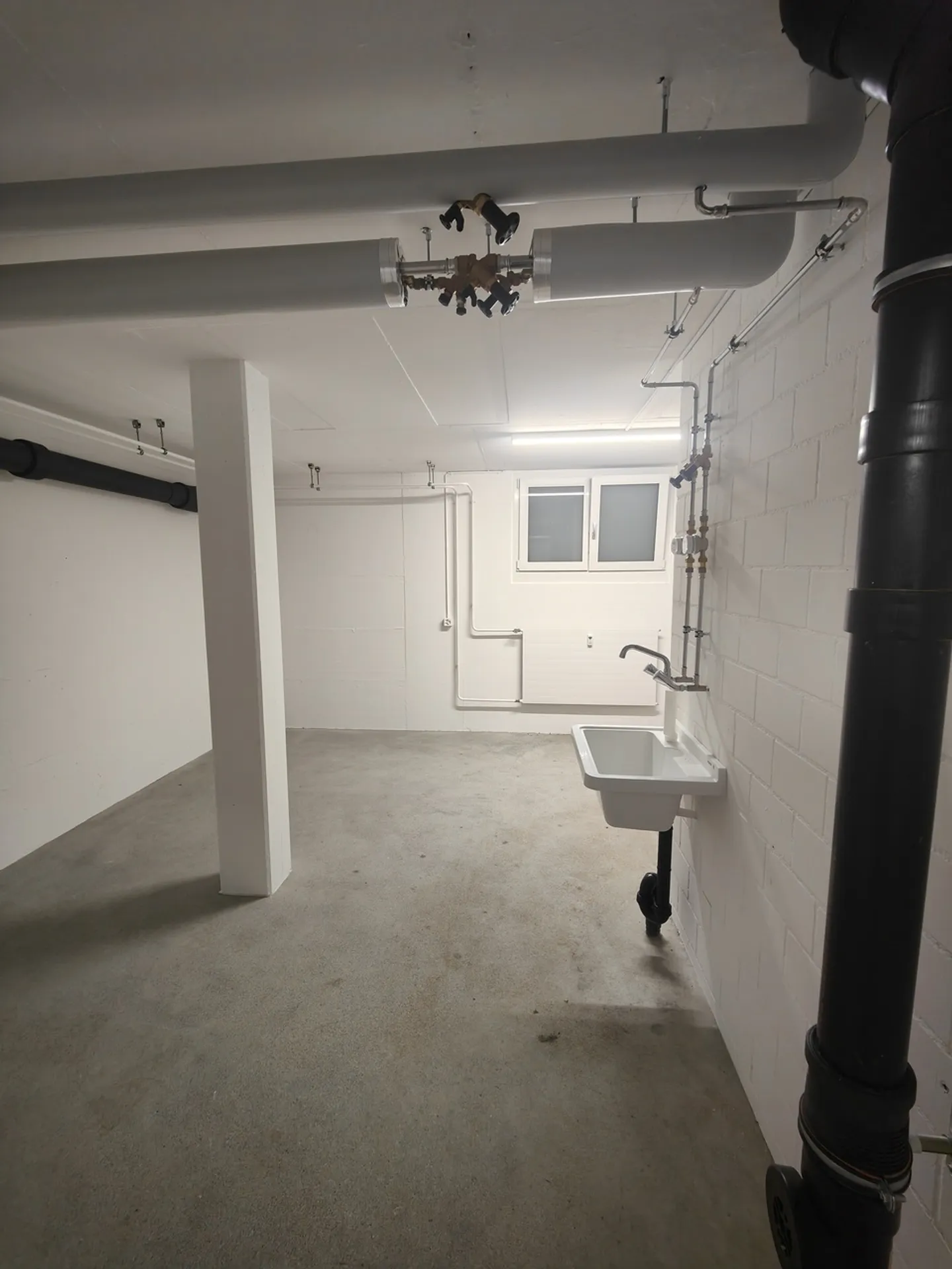 23.7m2 Salle de stockage Suhr - Gönhardweg 11A (DISPONIBLE À PARTIR DU 10.1.26) - Photo 3 sur 13