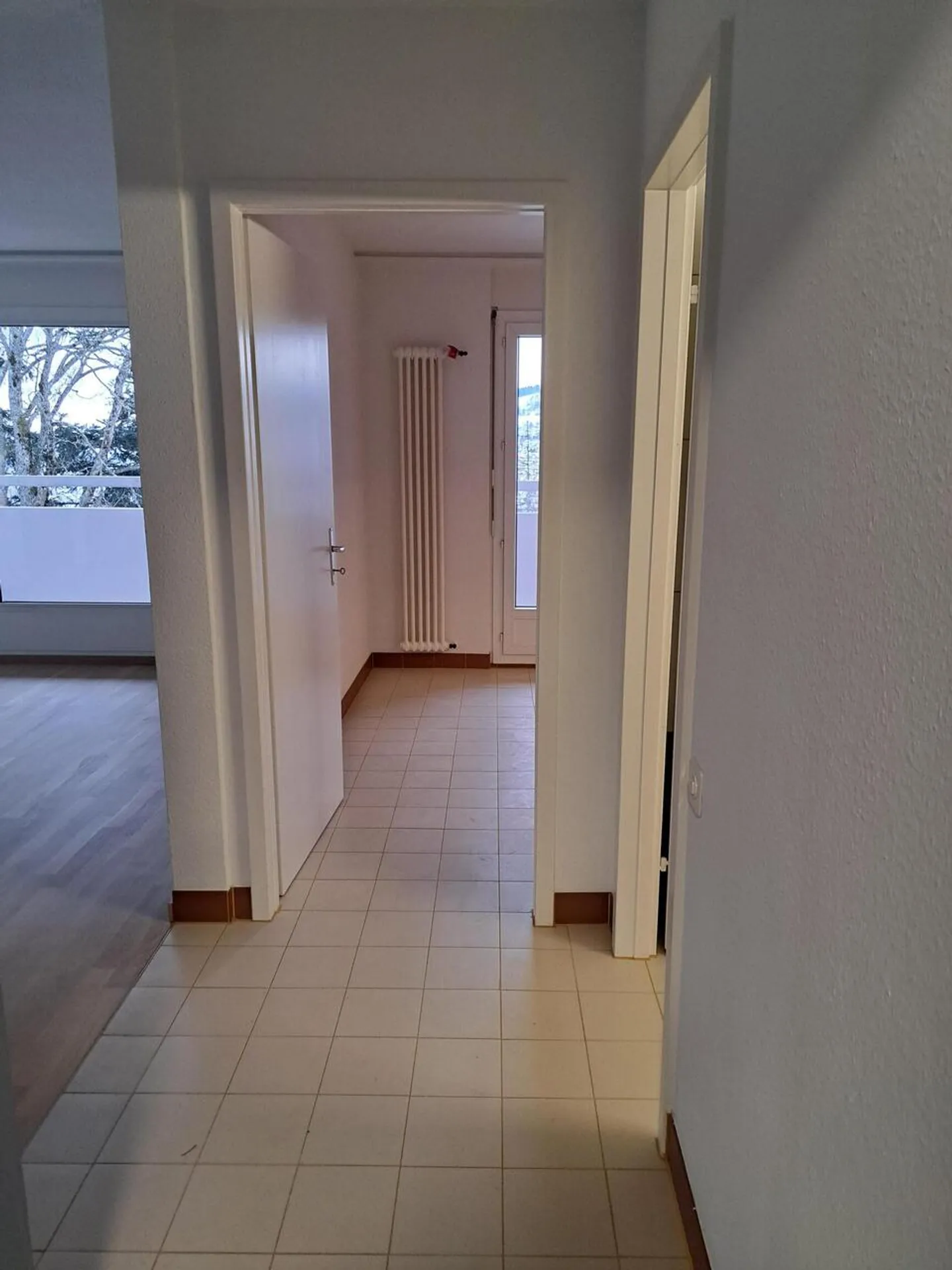 APPARTEMENT AVEC RÉNOVATION, TERRASSE ET ENTRÉE - Photo 6 sur 7