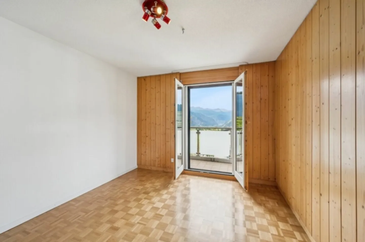 Sunny 5.5-room maisonette apartment with three balconies and panoramic views - Photo 6 of 13