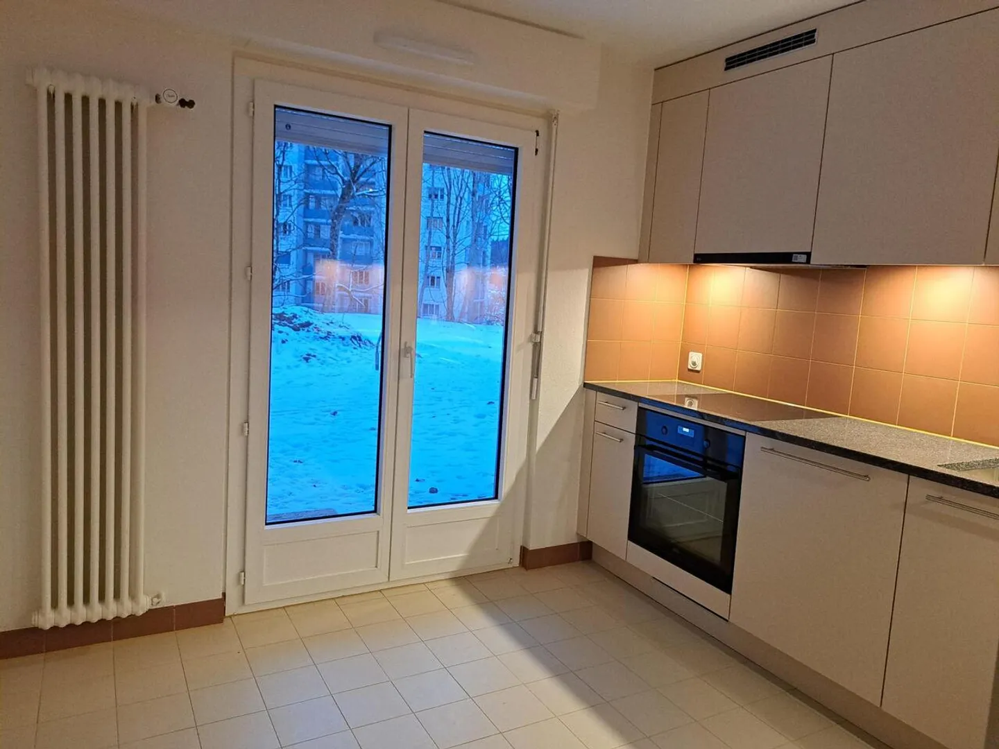 APPARTEMENT AVEC RÉNOVATION, TERRASSE ET ENTRÉE - Photo 2 sur 7