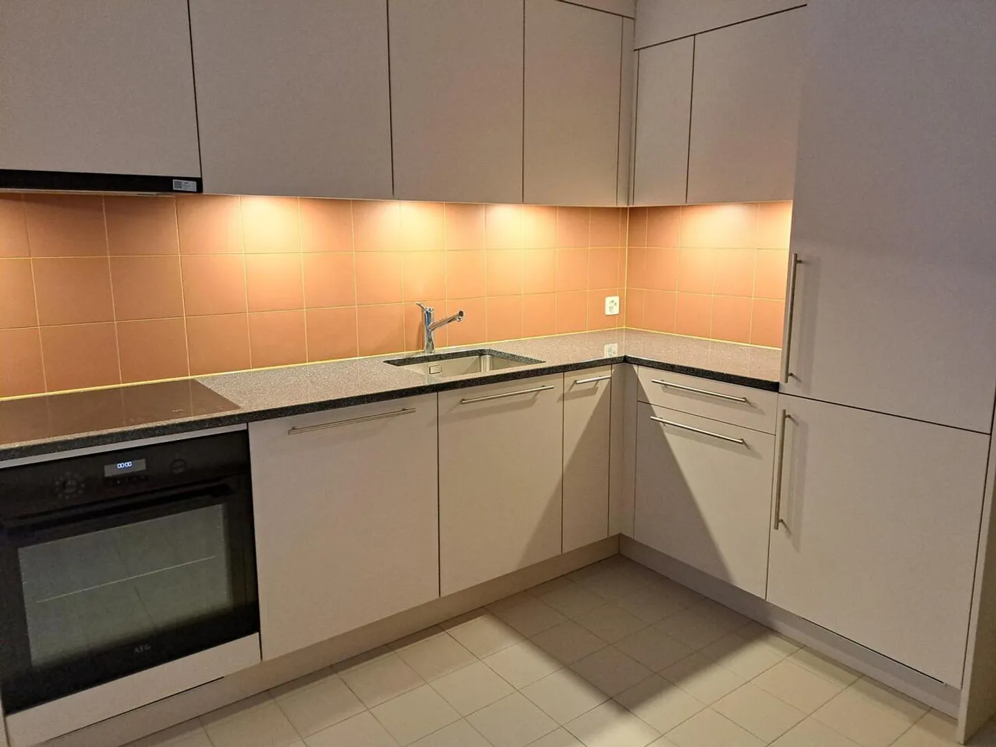 APPARTEMENT AVEC RÉNOVATION, TERRASSE ET ENTRÉE - Photo 3 sur 7